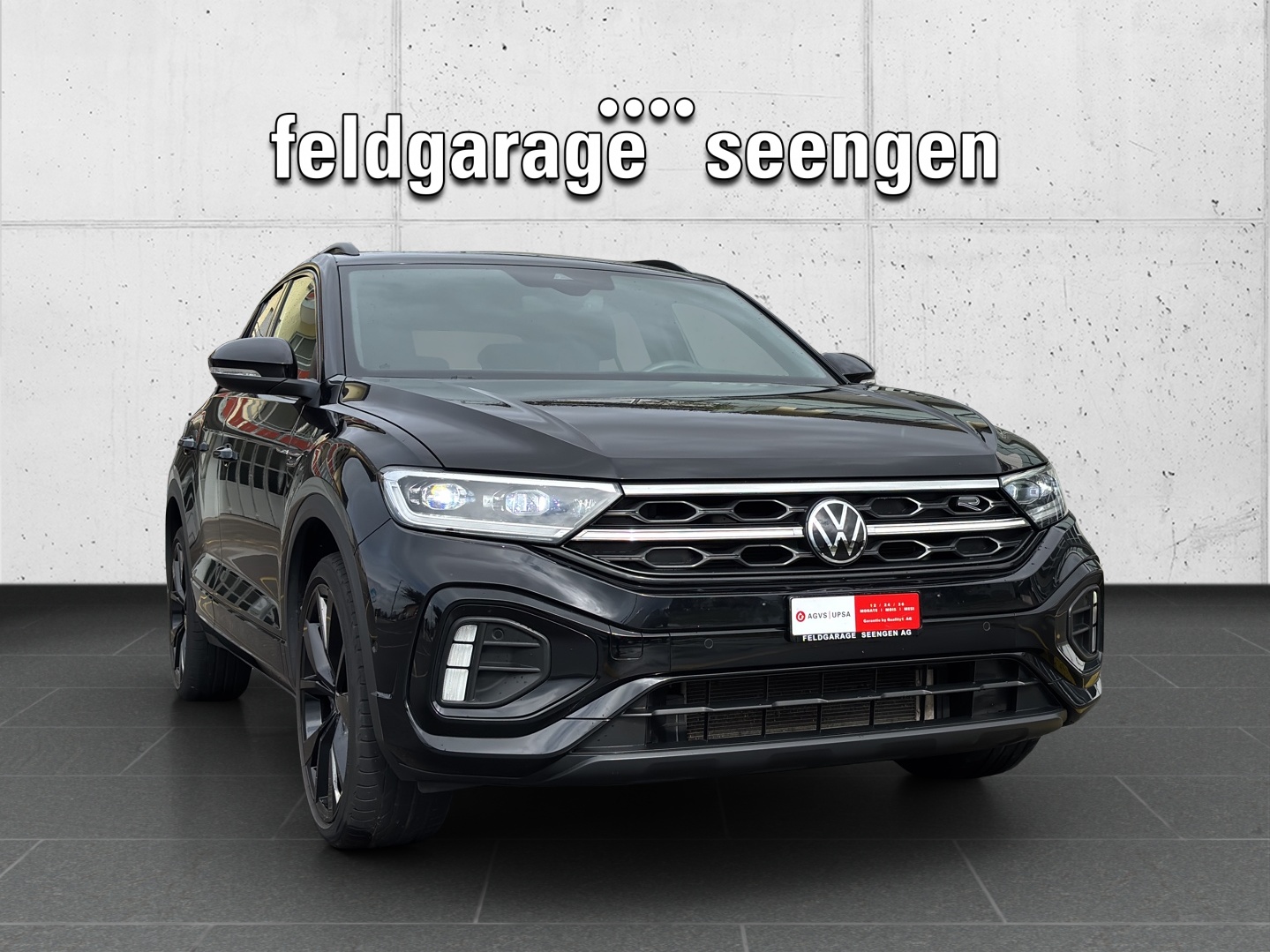 VW T-Roc 1.5 TSI EVO R-Line DSG mit AHK, Design-Paket "Black Style" & Rückfahrkamera-showroom-element-2