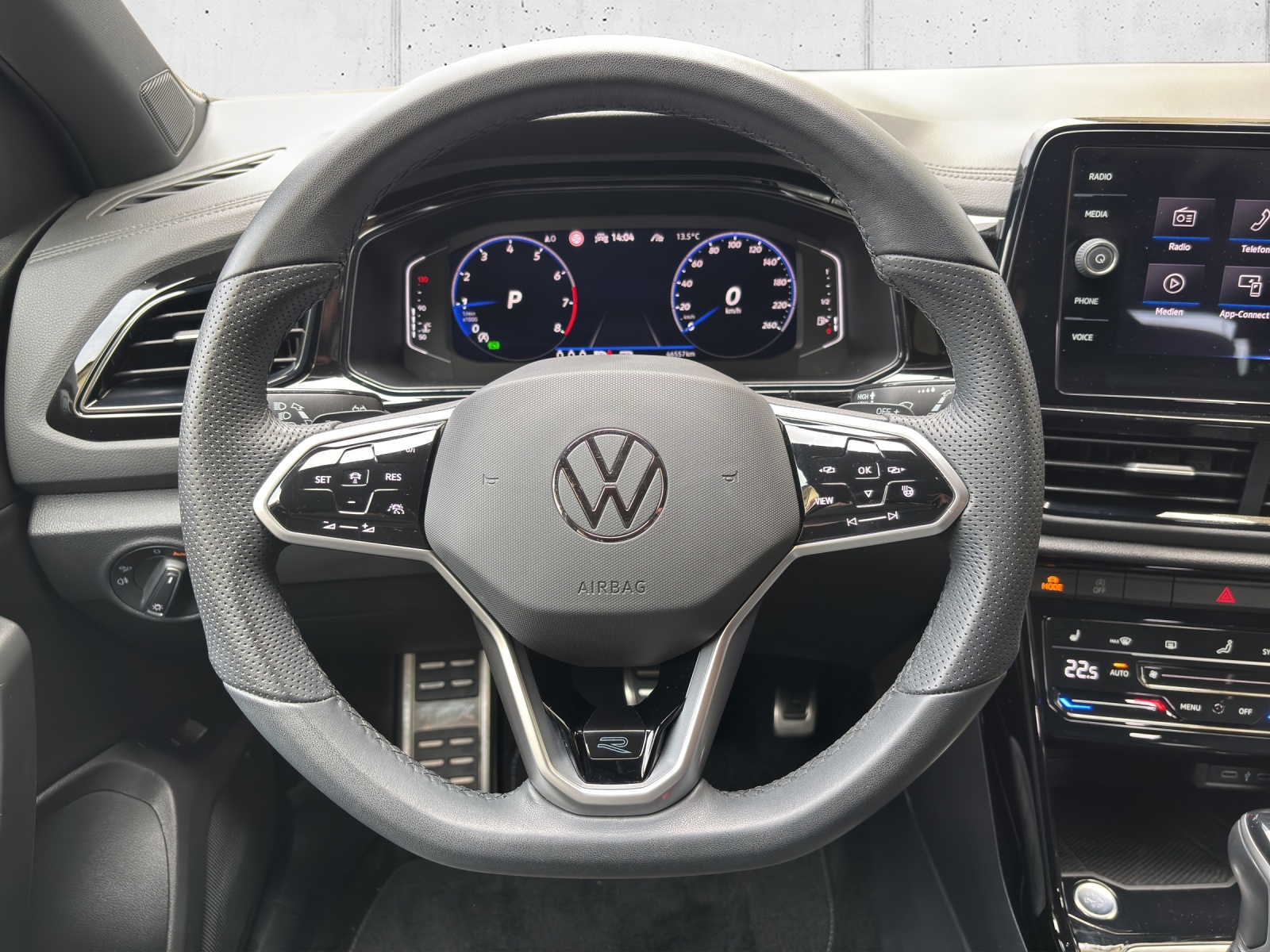 VW T-Roc 1.5 TSI EVO R-Line DSG mit AHK, Design-Paket "Black Style" & Rückfahrkamera-image-13