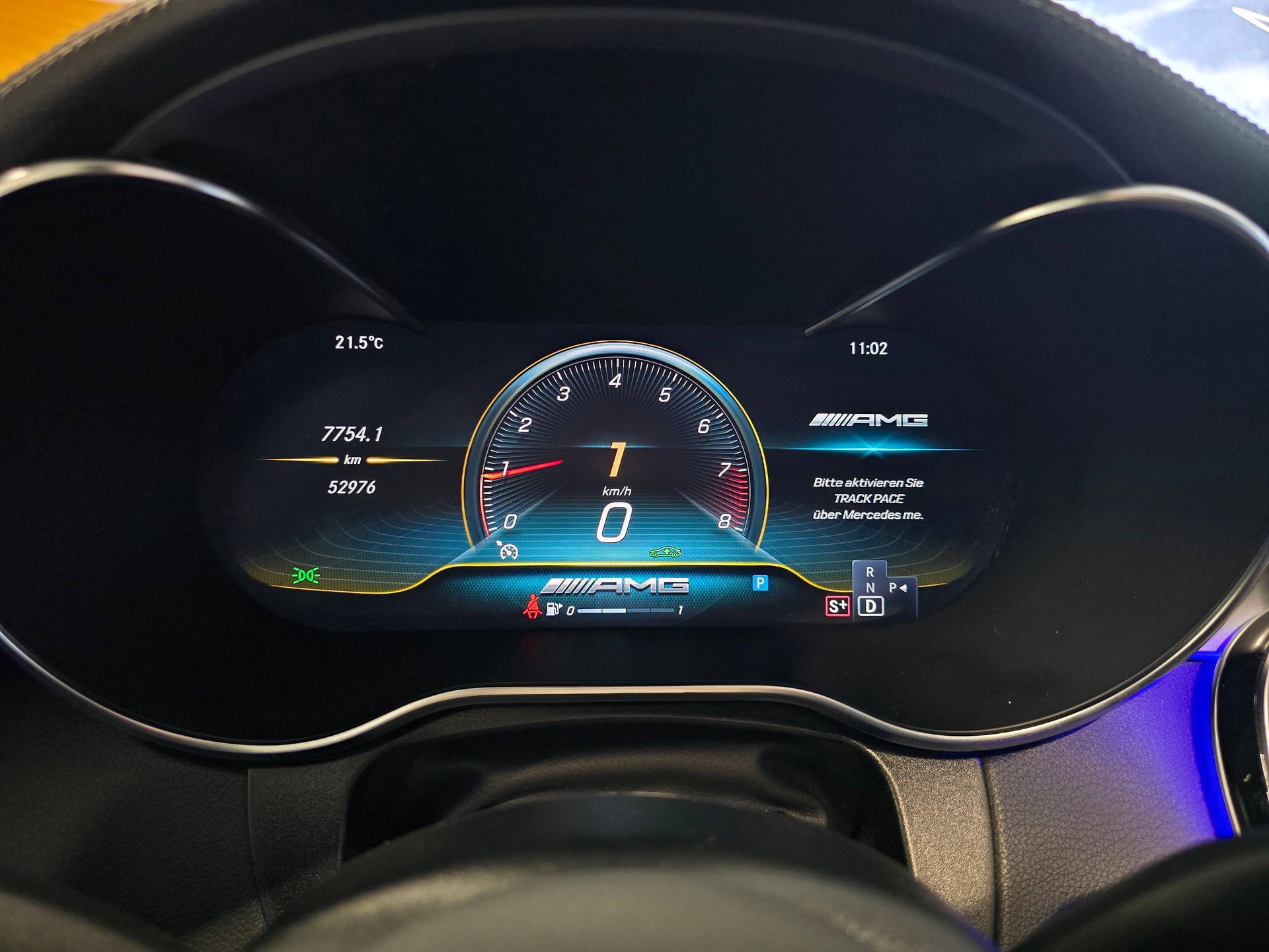 MERCEDES-BENZ GLC 63 AMG 4Matic+ 9G-Tronic-image-15