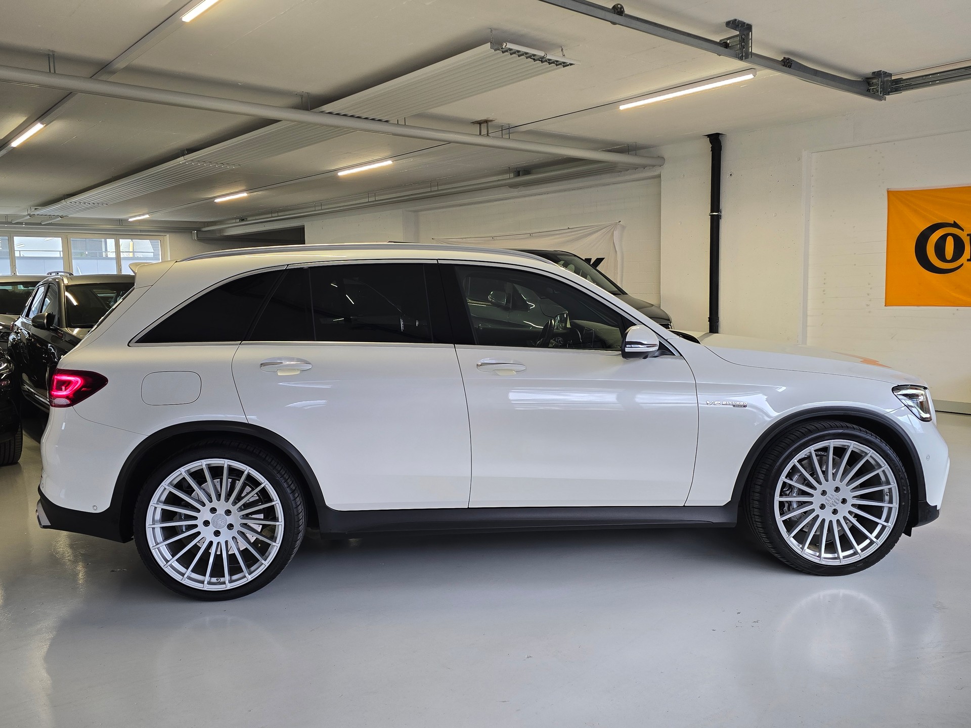 MERCEDES-BENZ GLC 63 AMG 4Matic+ 9G-Tronic-image-3