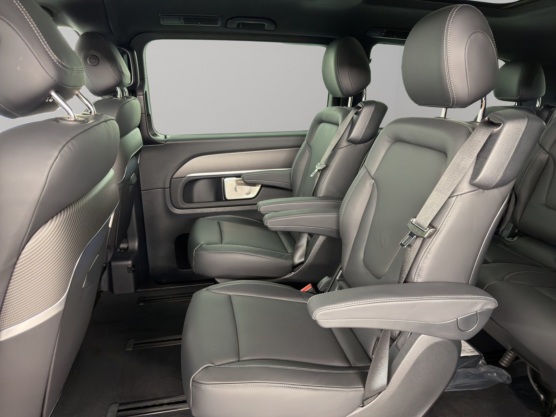 MERCEDES-BENZ V 300 d Swiss Ed. lang 4matic Van-image-10