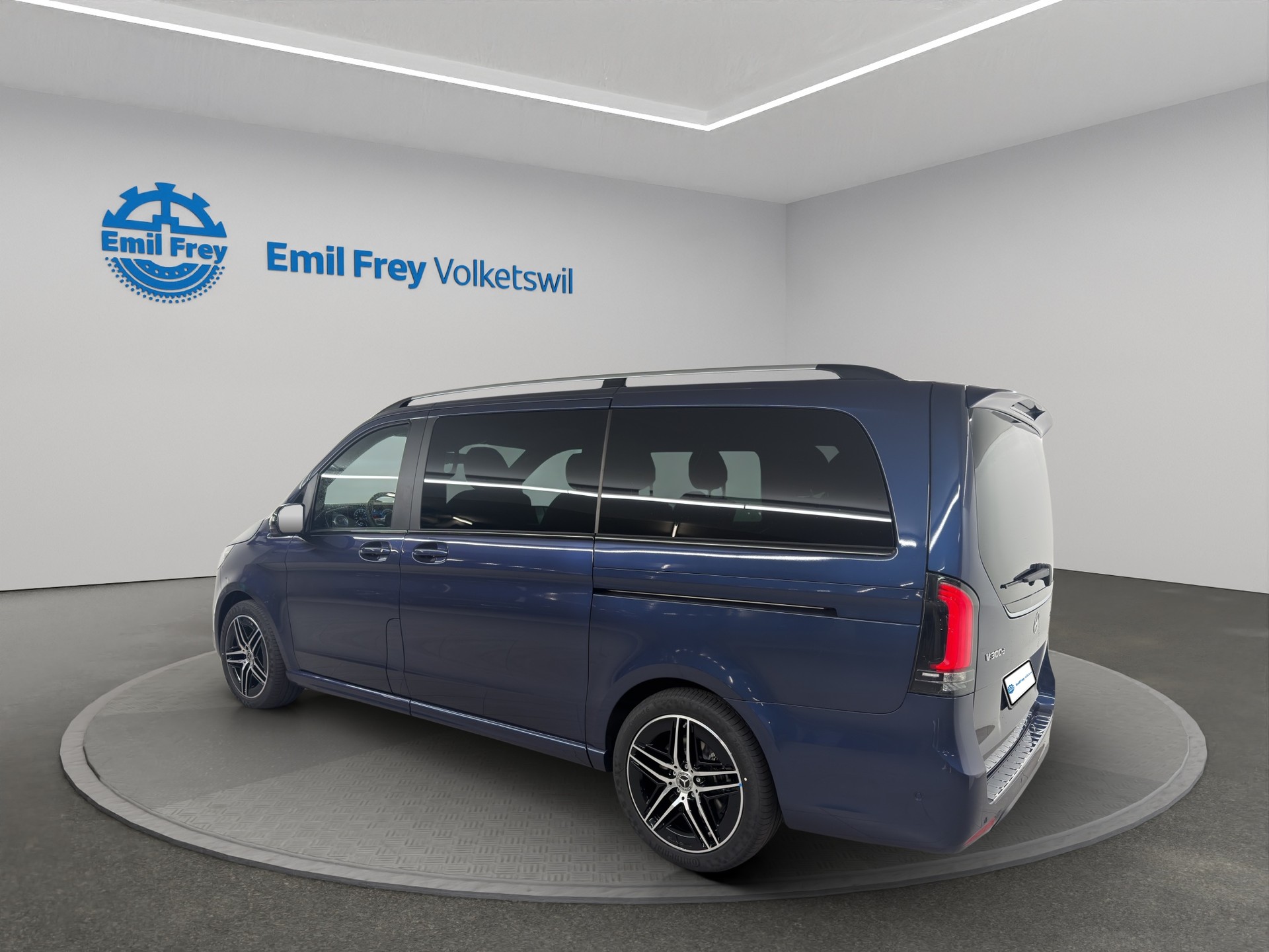 MERCEDES-BENZ V 300 d Swiss Ed. lang 4matic Van-image-2