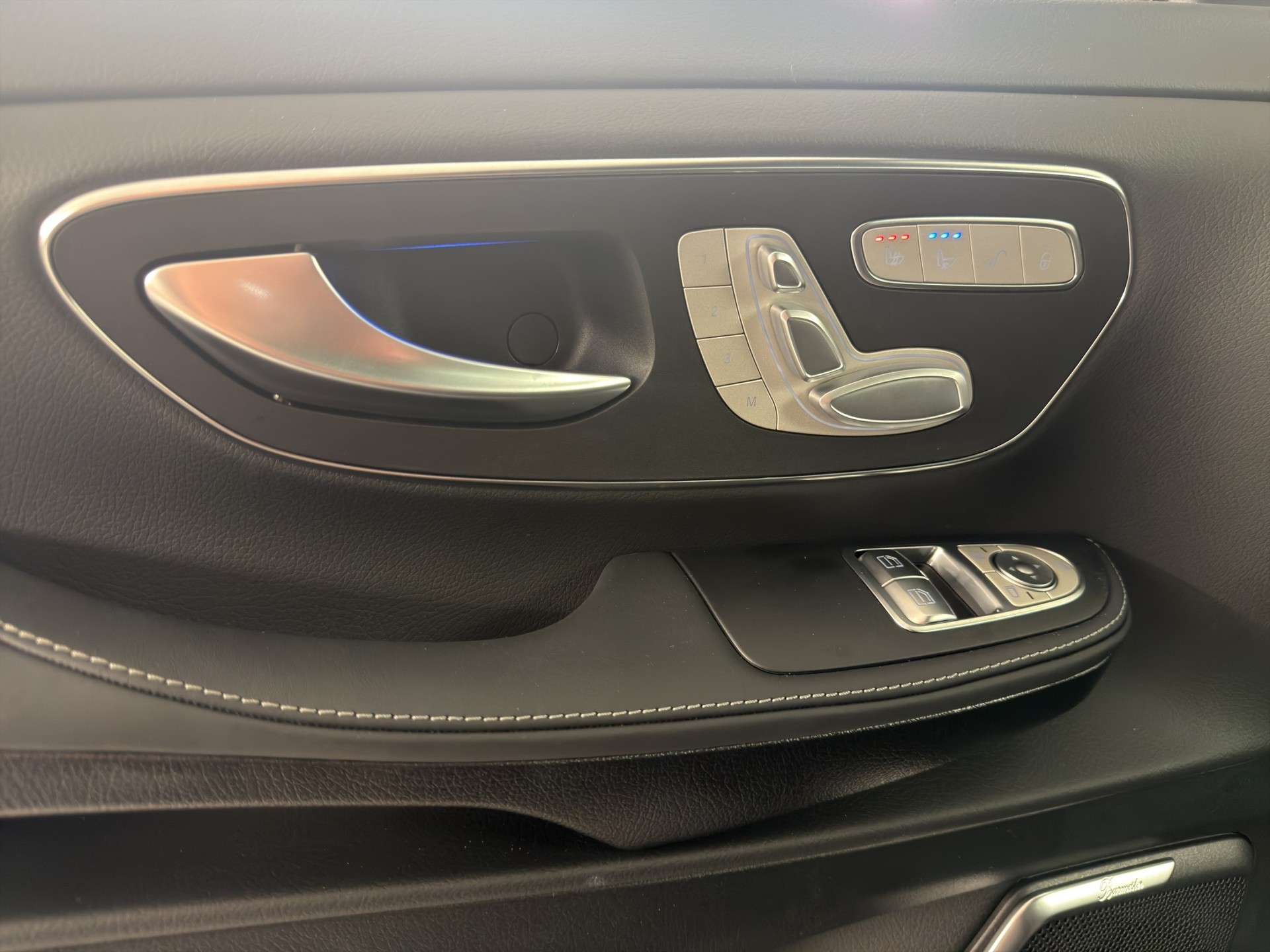 MERCEDES-BENZ V 300 d Swiss Ed. lang 4matic Van-image-15