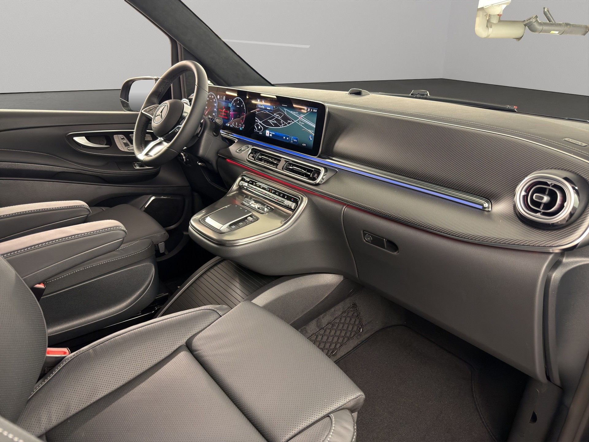 MERCEDES-BENZ V 300 d Swiss Ed. lang 4matic Van-image-13