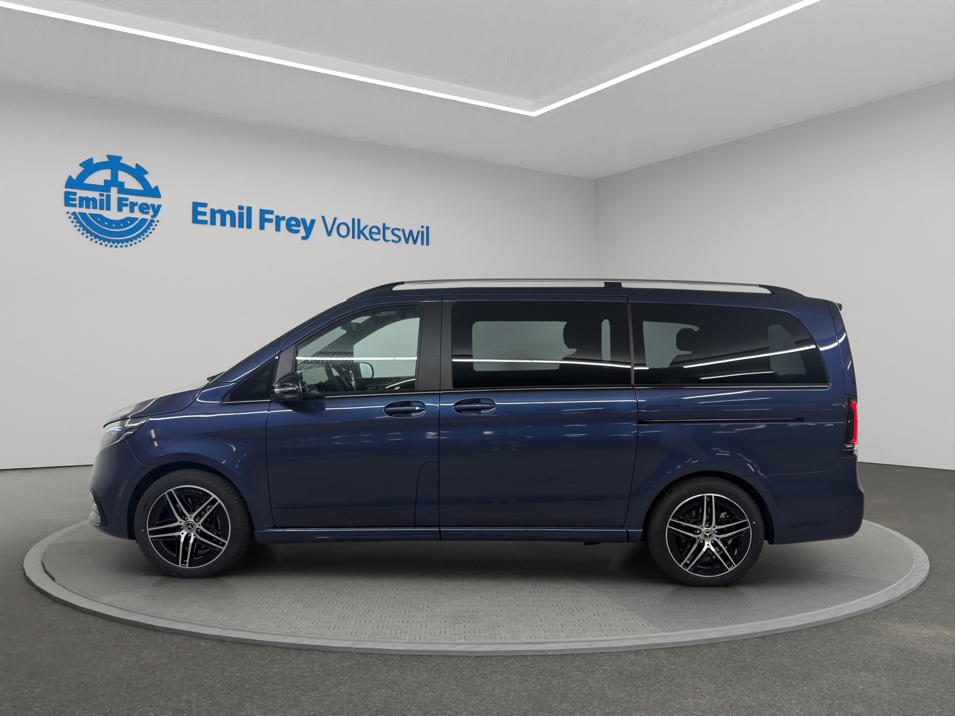 MERCEDES-BENZ V 300 d Swiss Ed. lang 4matic Van-image-1