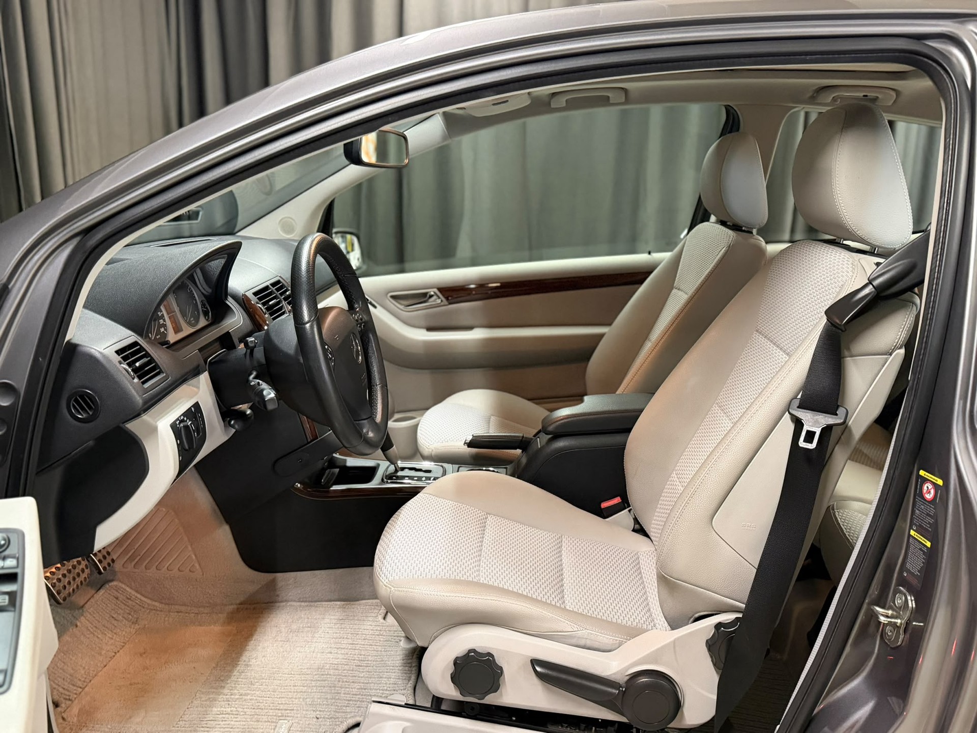 MERCEDES-BENZ A 200 T Avantgarde Autotronic-image-11