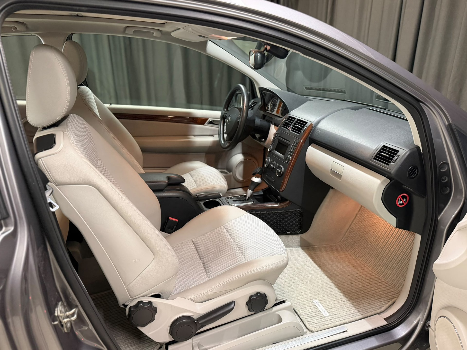 MERCEDES-BENZ A 200 T Avantgarde Autotronic-image-8