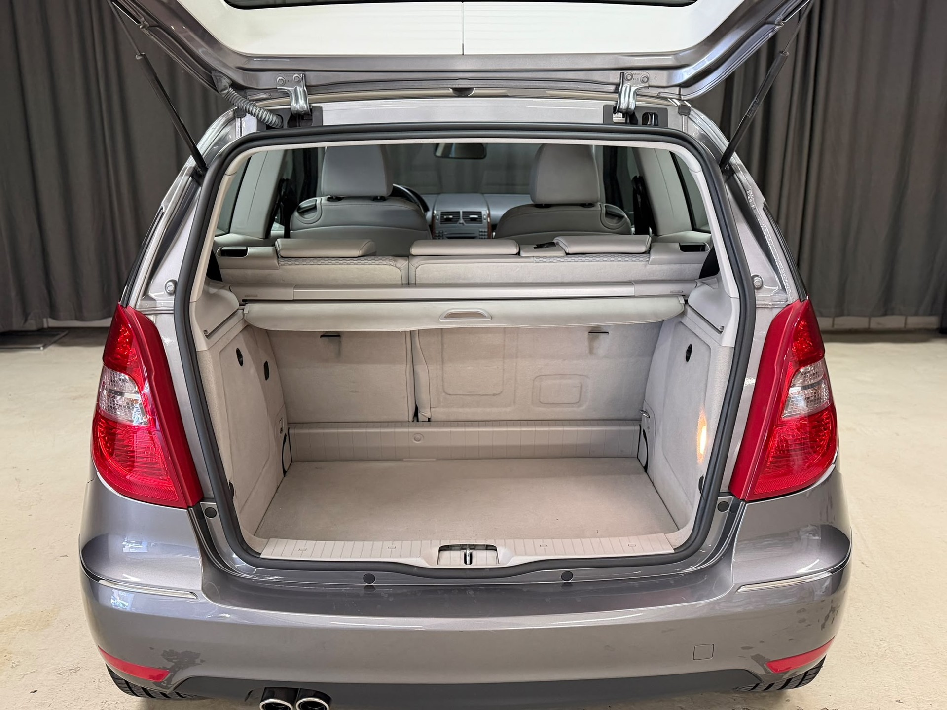 MERCEDES-BENZ A 200 T Avantgarde Autotronic-image-13