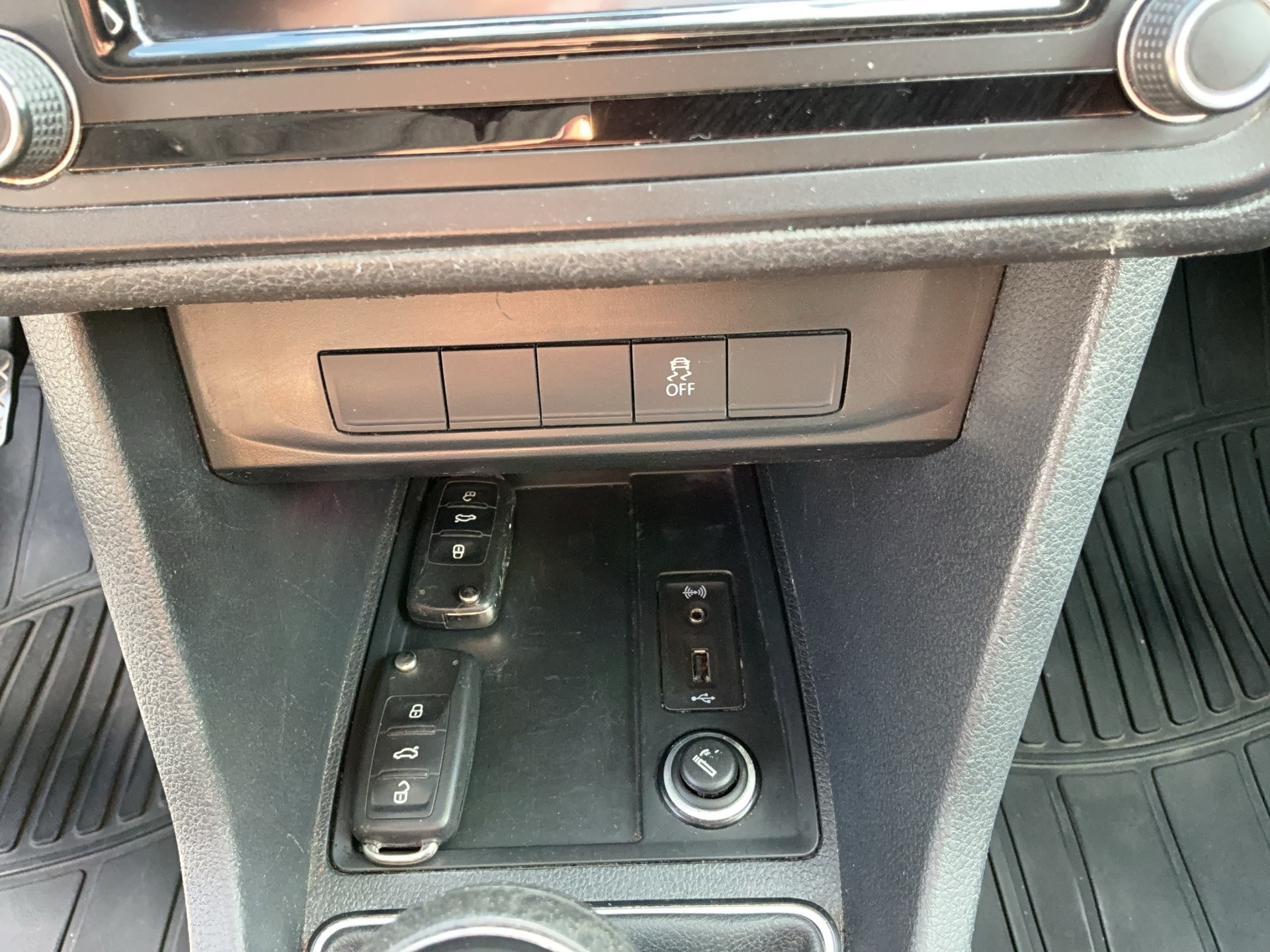 VW Caddy Maxi 2.0TDI 4Motion-image-8