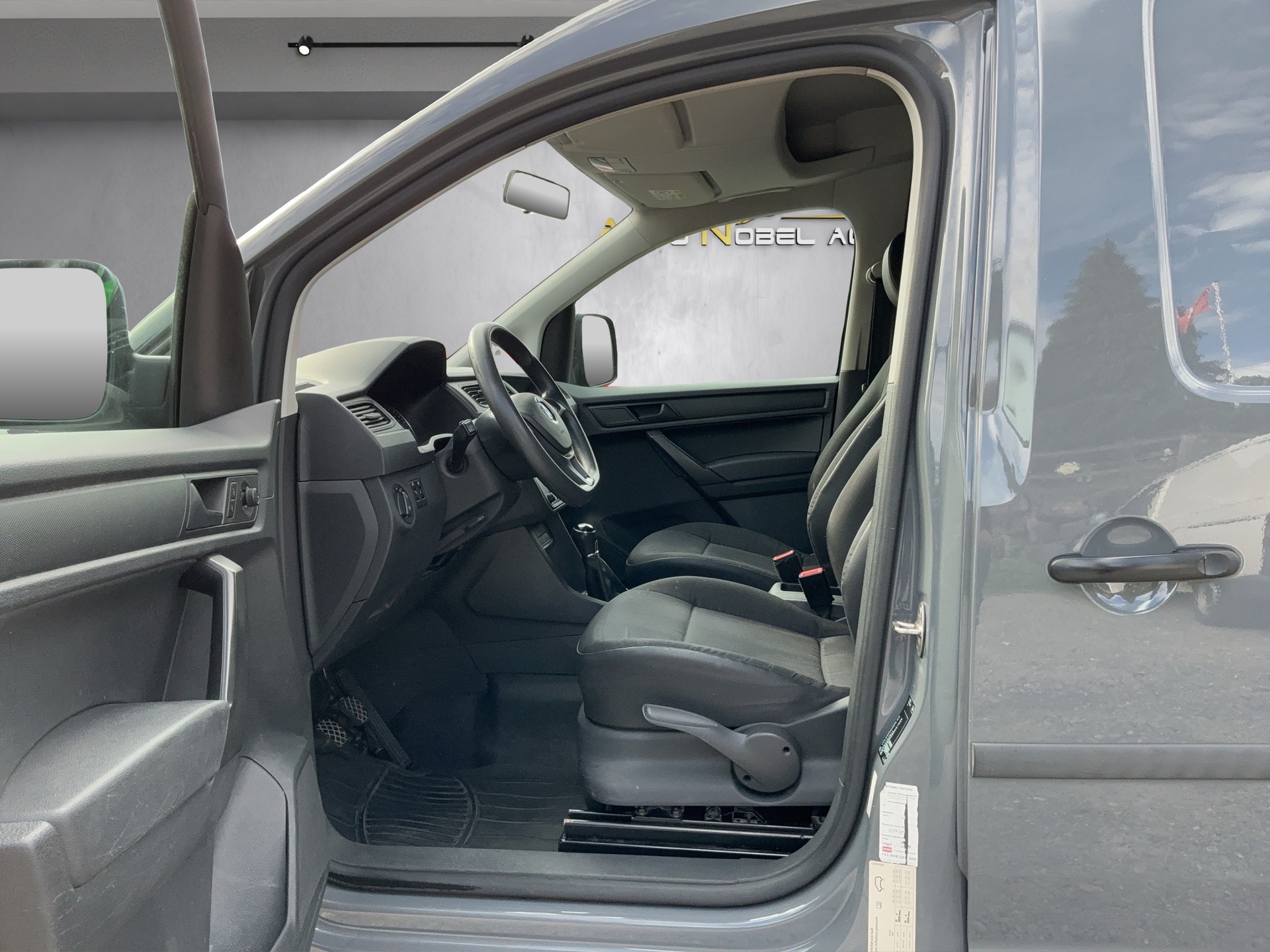 VW Caddy Maxi 2.0TDI 4Motion-image-10