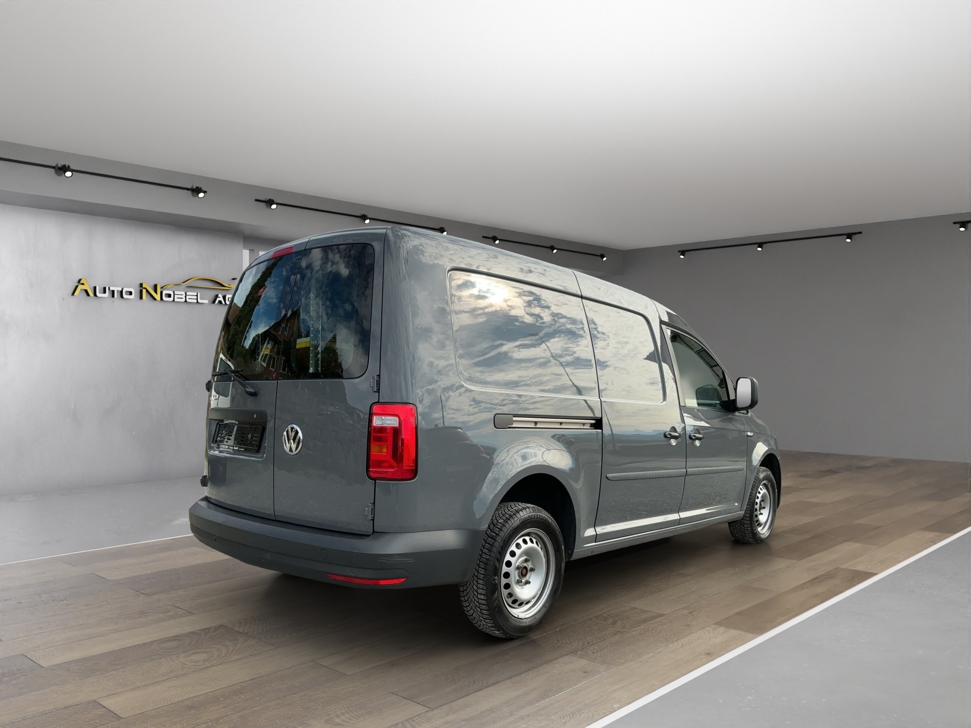 VW Caddy Maxi 2.0TDI 4Motion-image-5