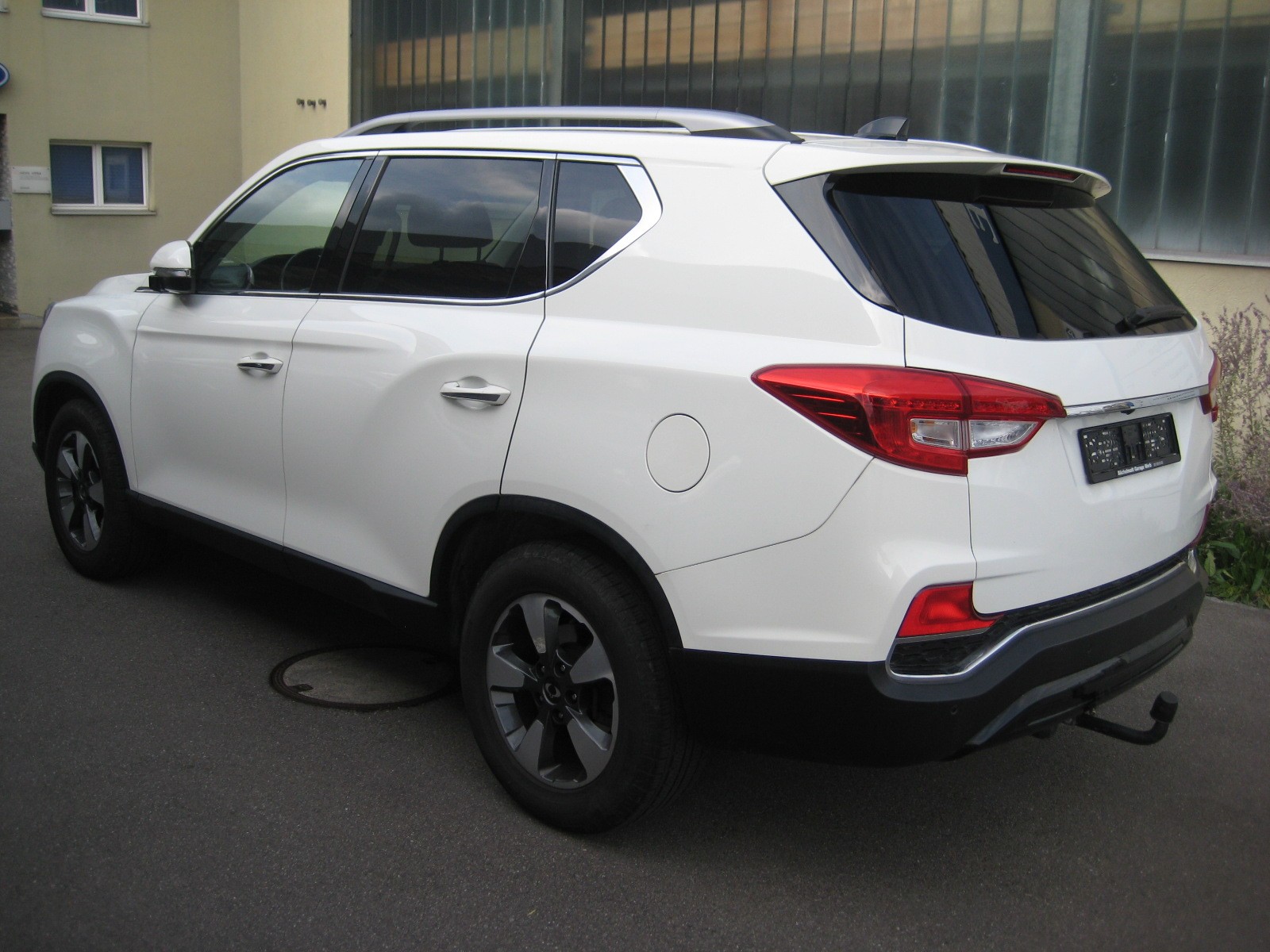 KGM-SsangYong Rexton RX220 e-XDi Sapphire 4WD-image-2