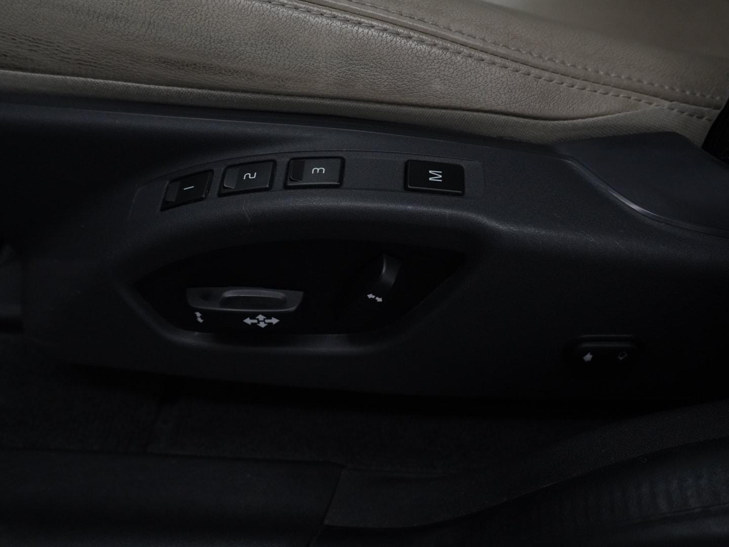 VOLVO XC60 2.4 D4 Summum AWD S/S-image-18