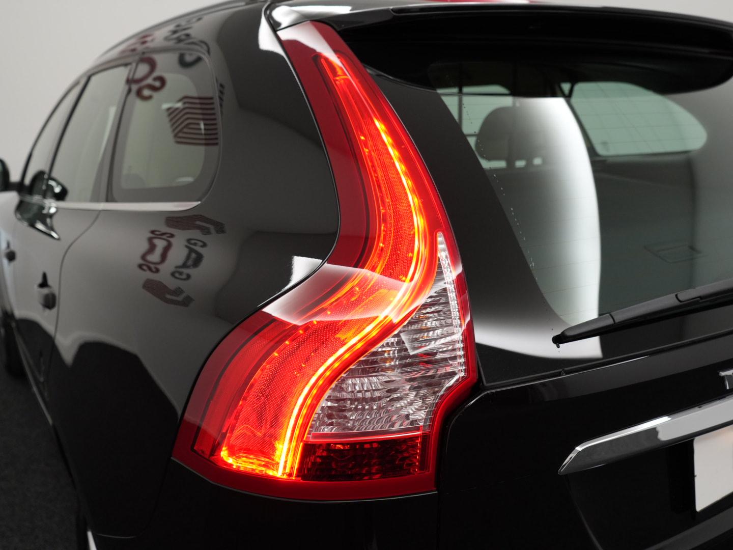 VOLVO XC60 2.4 D4 Summum AWD S/S-image-7