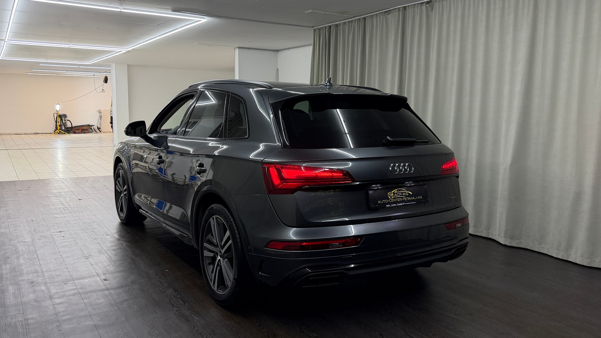 AUDI Q5 40 TDI Black Edition quattro S-tronic-image-5