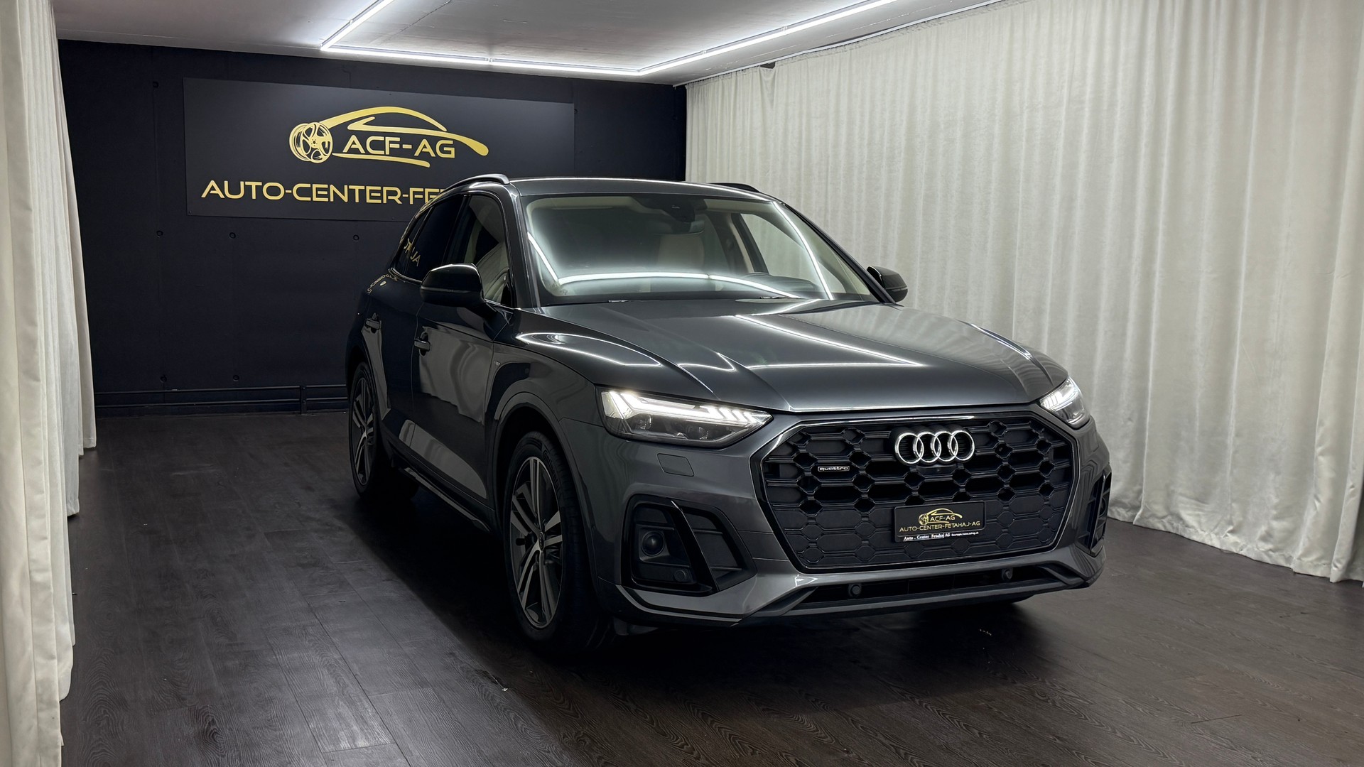 AUDI Q5 40 TDI Black Edition quattro S-tronic-image-2