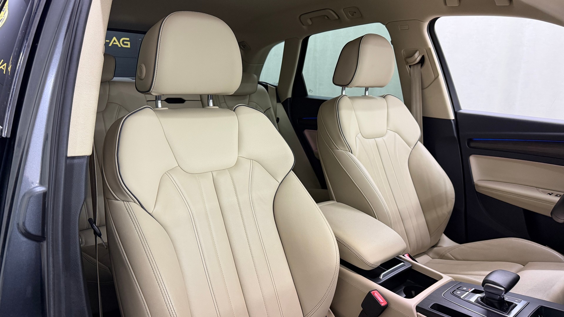AUDI Q5 40 TDI Black Edition quattro S-tronic-image-13
