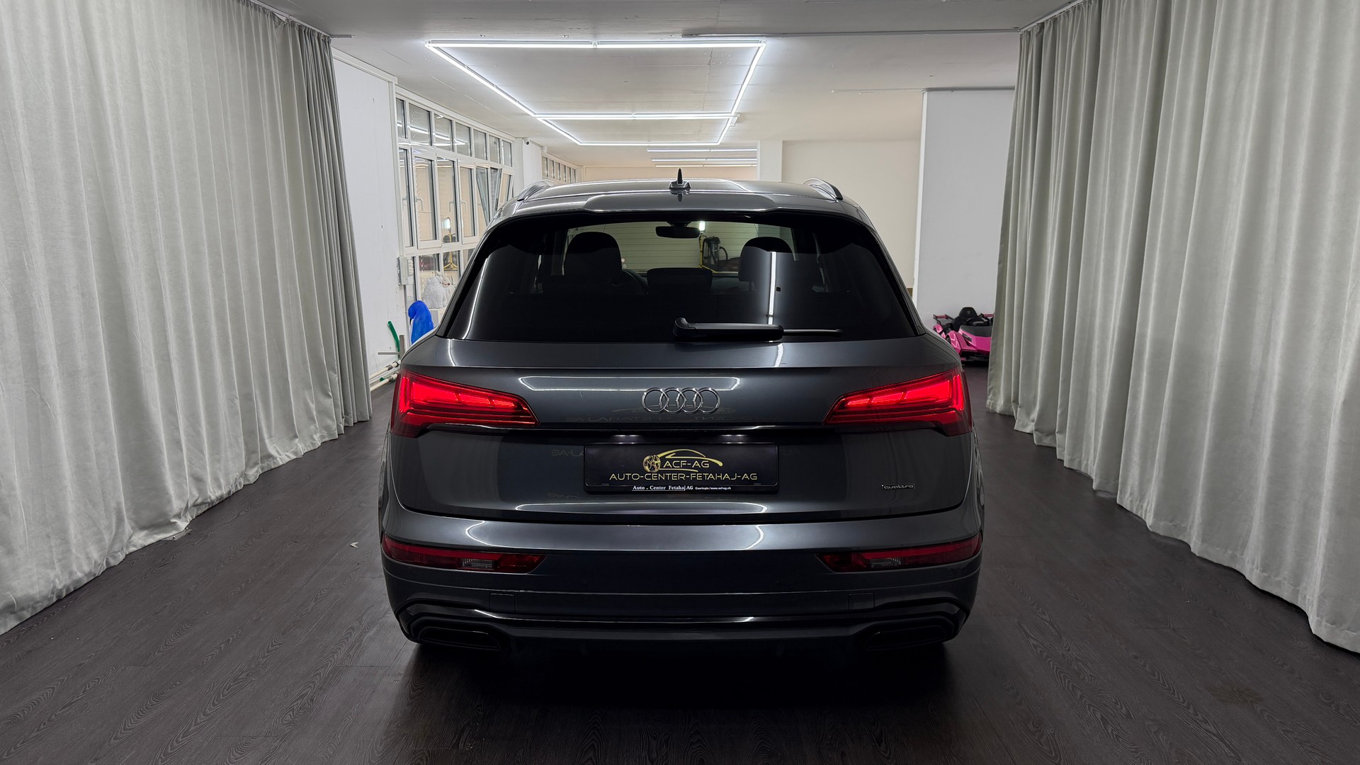 AUDI Q5 40 TDI Black Edition quattro S-tronic-image-4