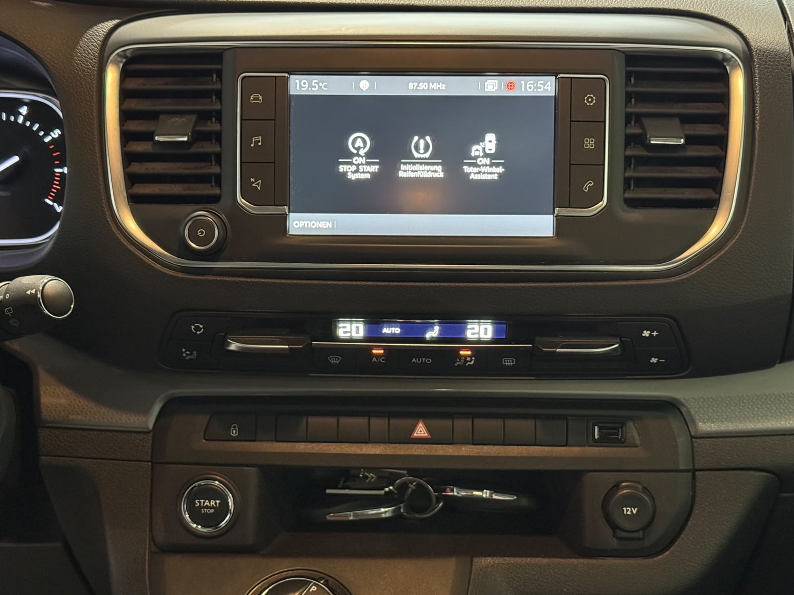 CITROEN Spacetourer 2.0 BlueHDi Feel M EAT-image-18