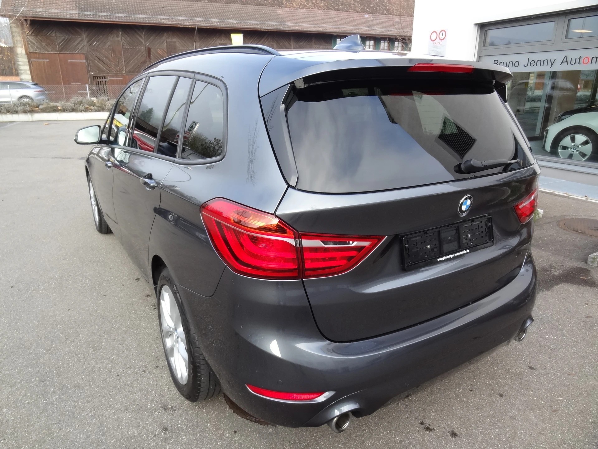 BMW 218d xDrive Gran Tourer Steptronic-image-2