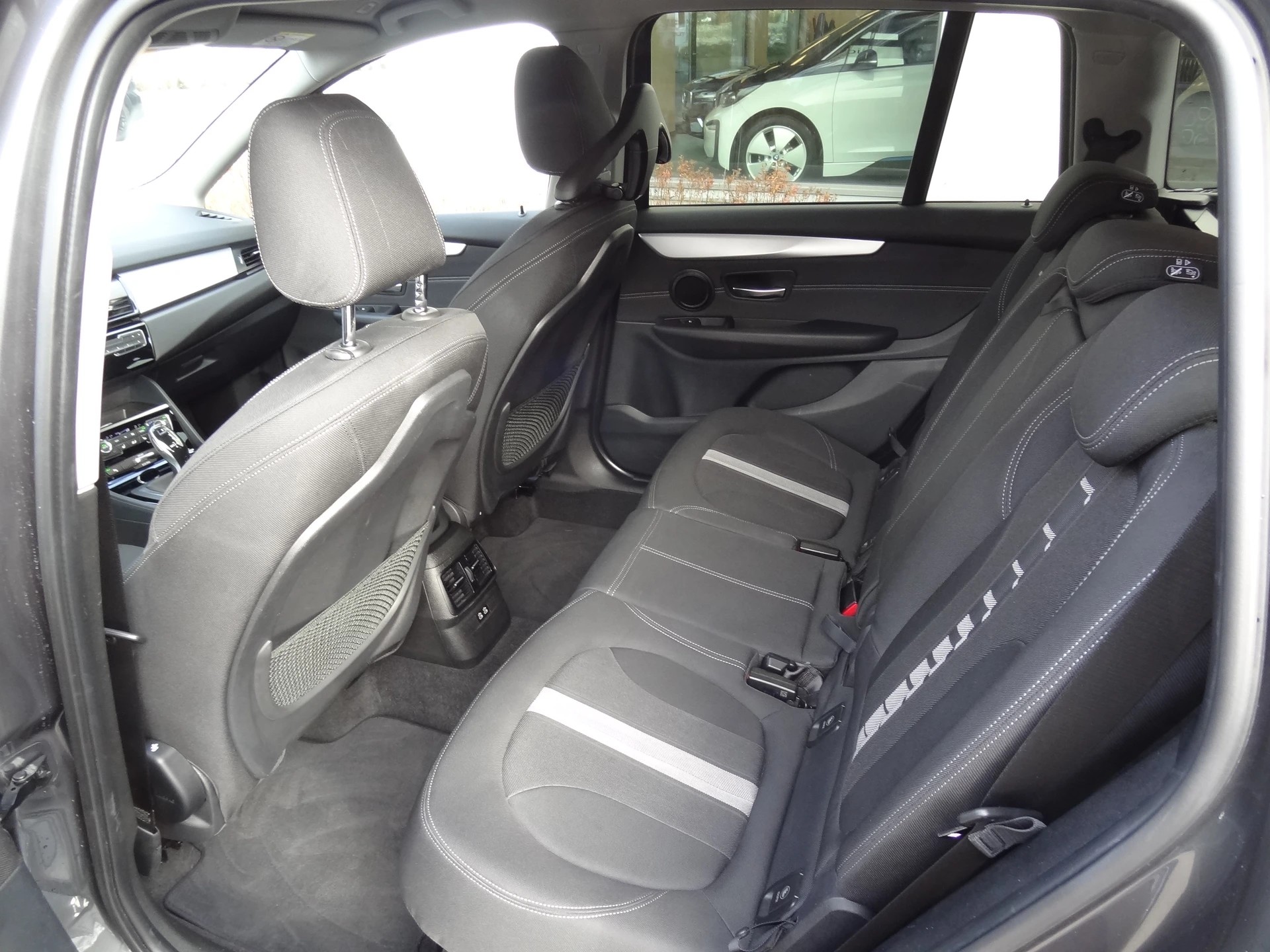 BMW 218d xDrive Gran Tourer Steptronic-image-11