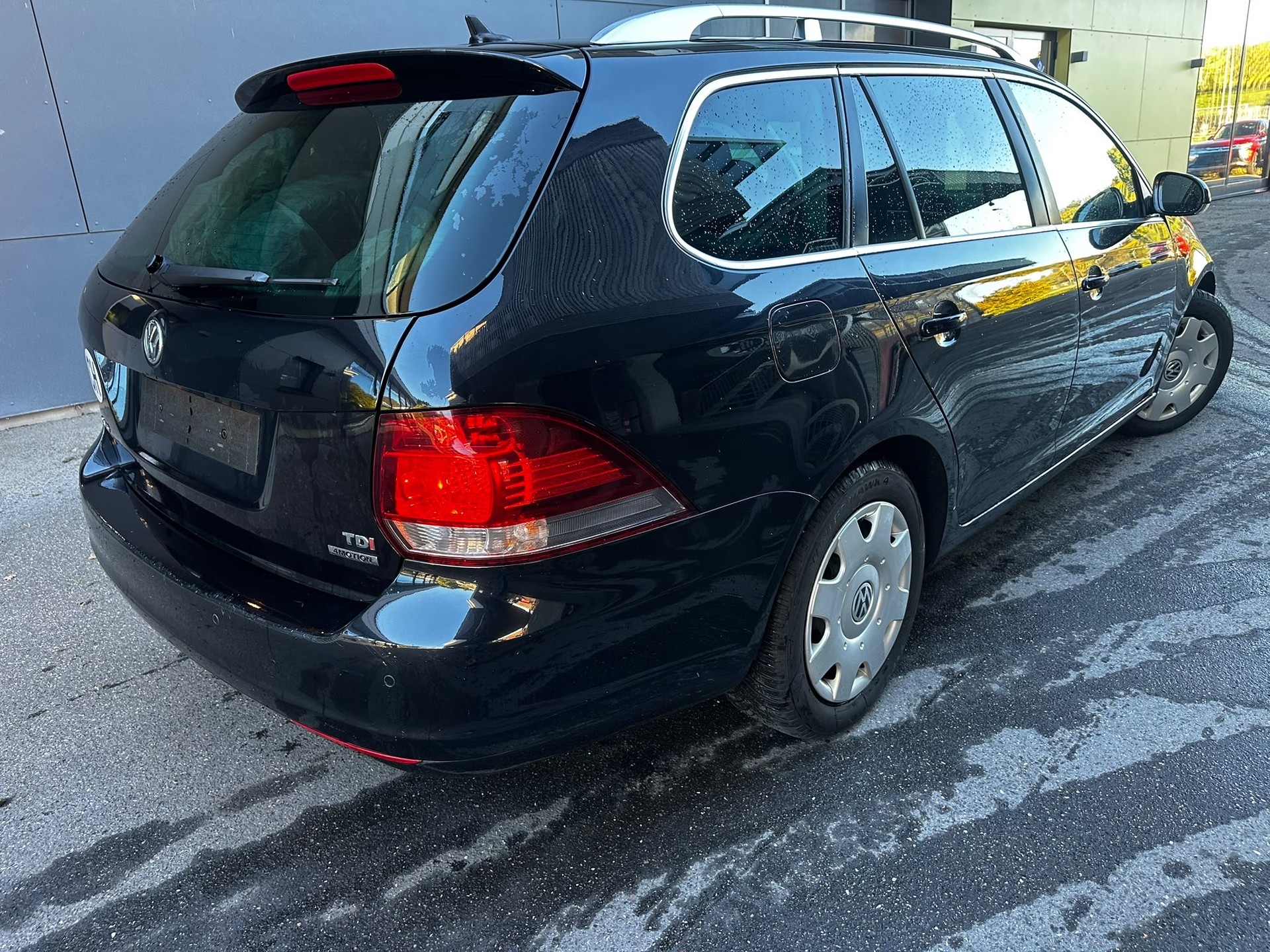 VW Golf Variant 1.6 TDI Comfortline 4Motion-image-2