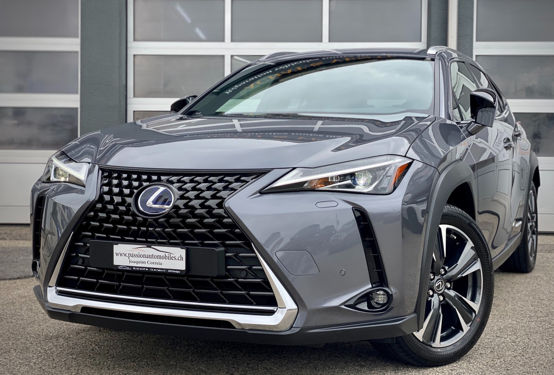 LEXUS UX 250h Impression AWD Automatic - Véhicule Suisse (CH)-image-0