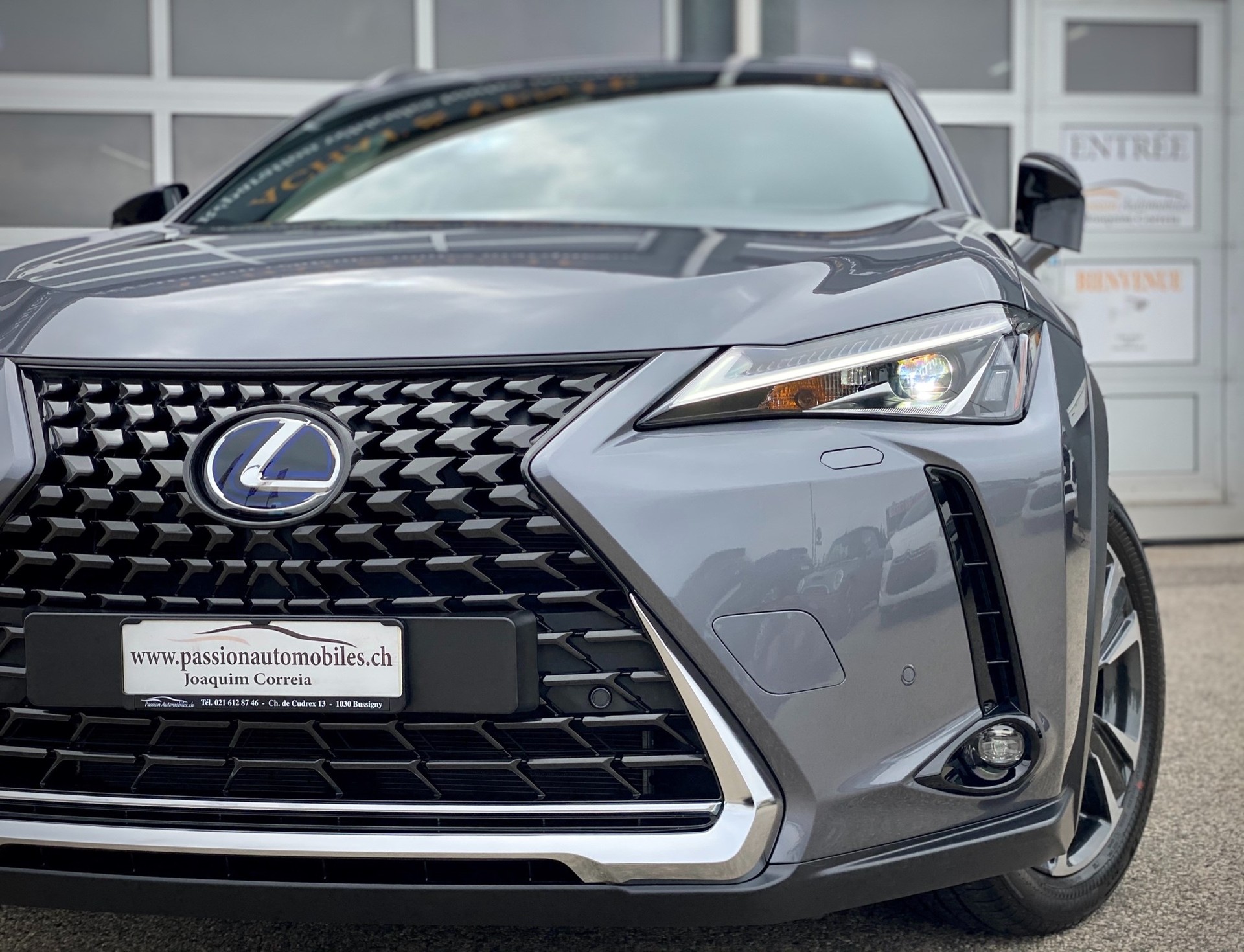 LEXUS UX 250h Impression AWD Automatic - Véhicule Suisse (CH)-image-4