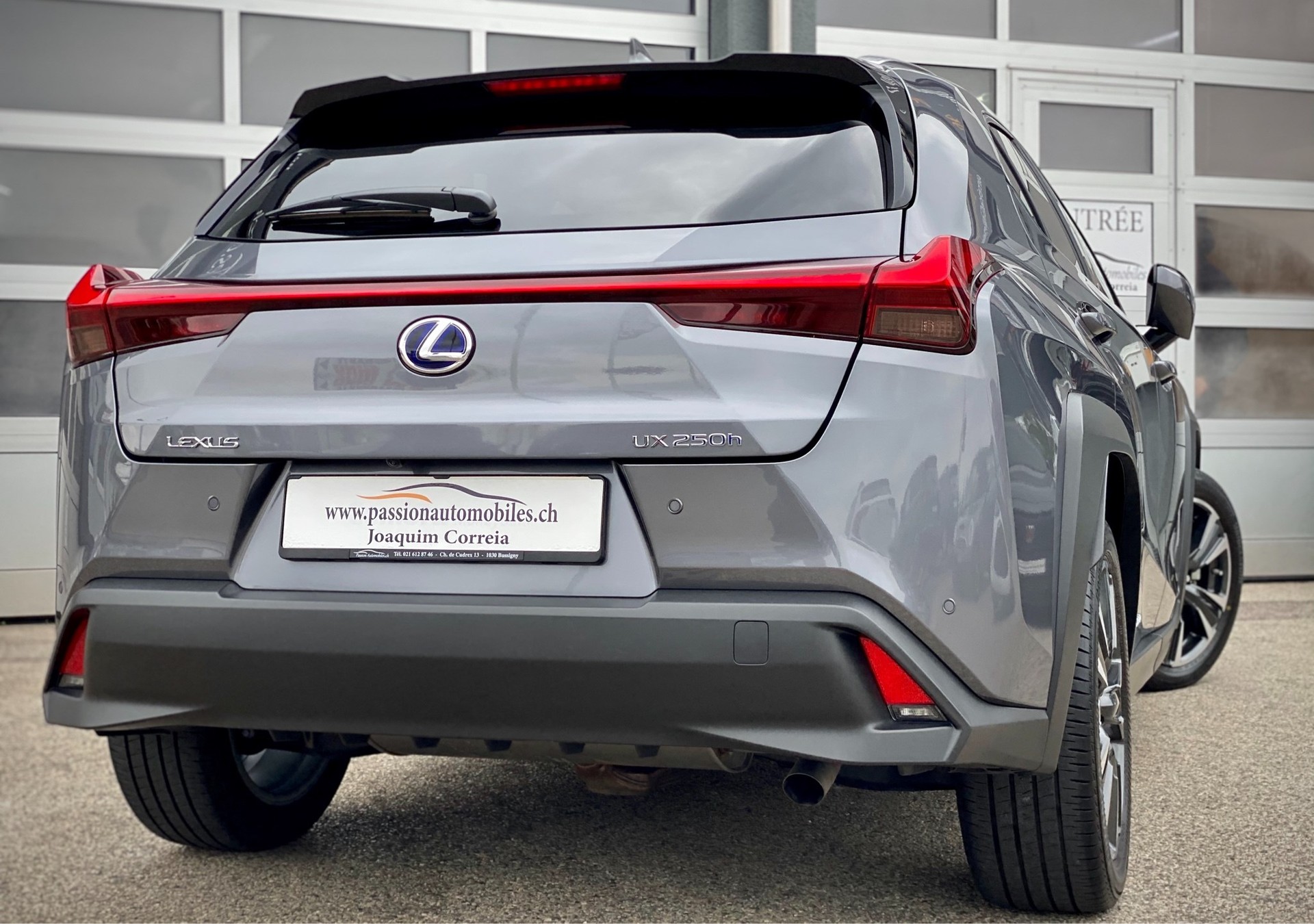 LEXUS UX 250h Impression AWD Automatic - Véhicule Suisse (CH)-image-2