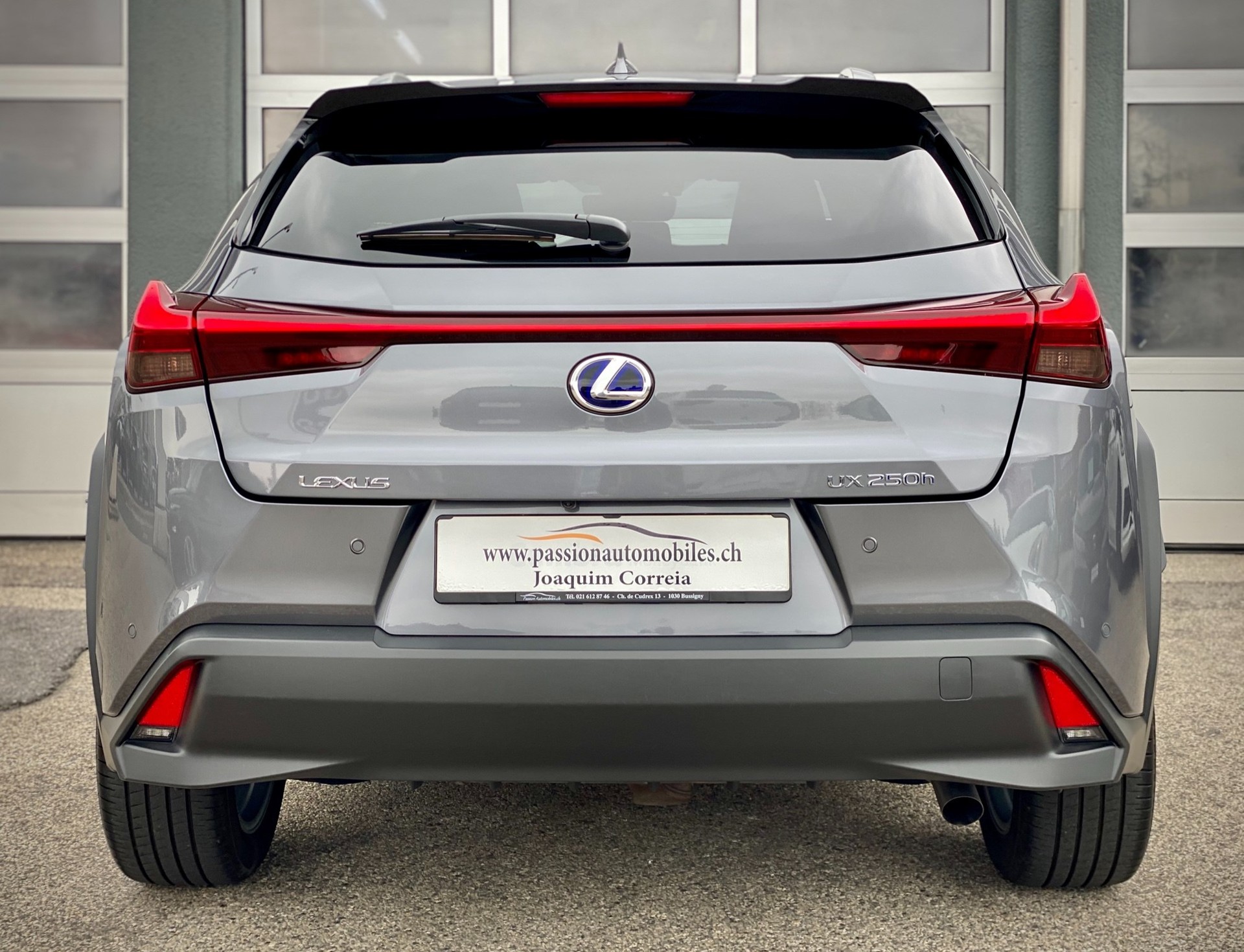 LEXUS UX 250h Impression AWD Automatic - Véhicule Suisse (CH)-image-3