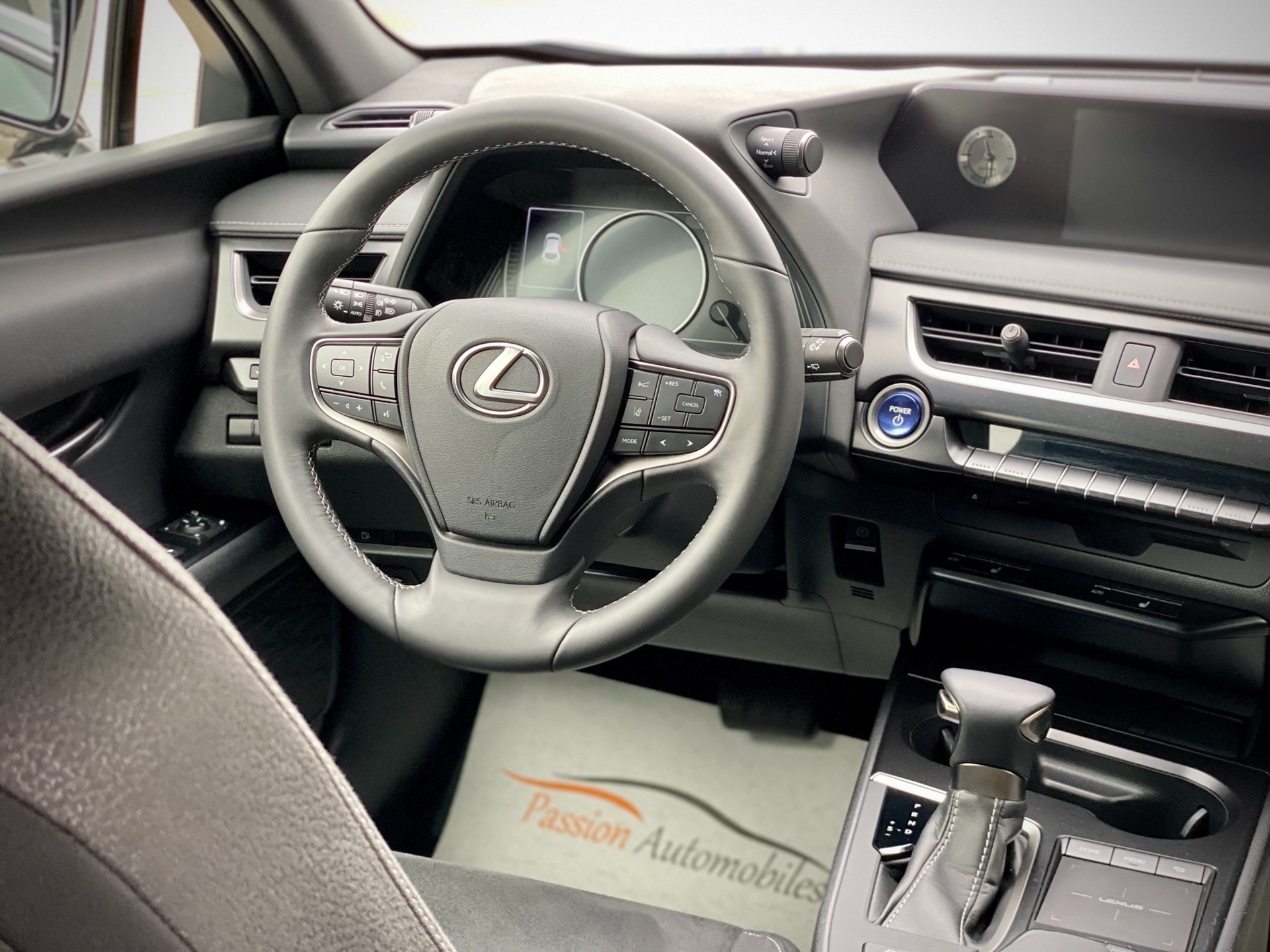 LEXUS UX 250h Impression AWD Automatic - Véhicule Suisse (CH)-image-9