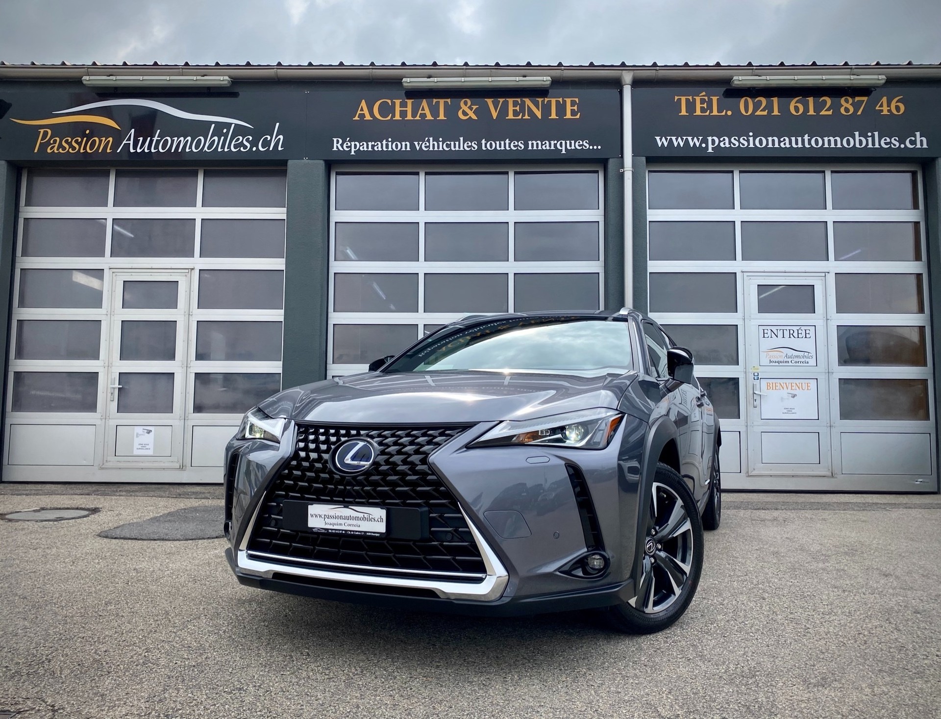 LEXUS UX 250h Impression AWD Automatic - Véhicule Suisse (CH)-image-15