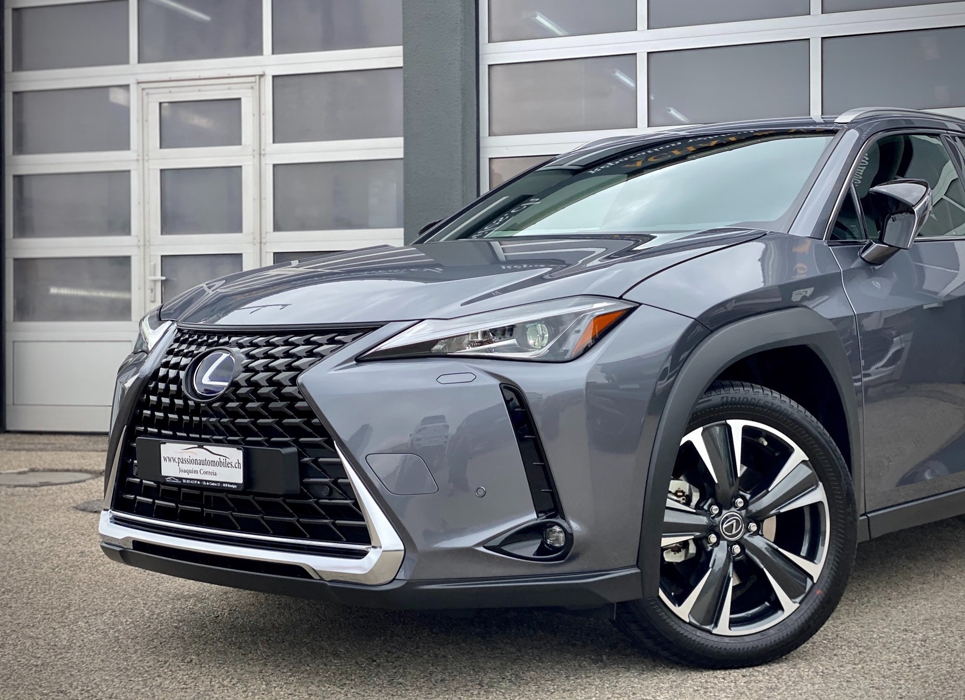 LEXUS UX 250h Impression AWD Automatic - Véhicule Suisse (CH)-image-6