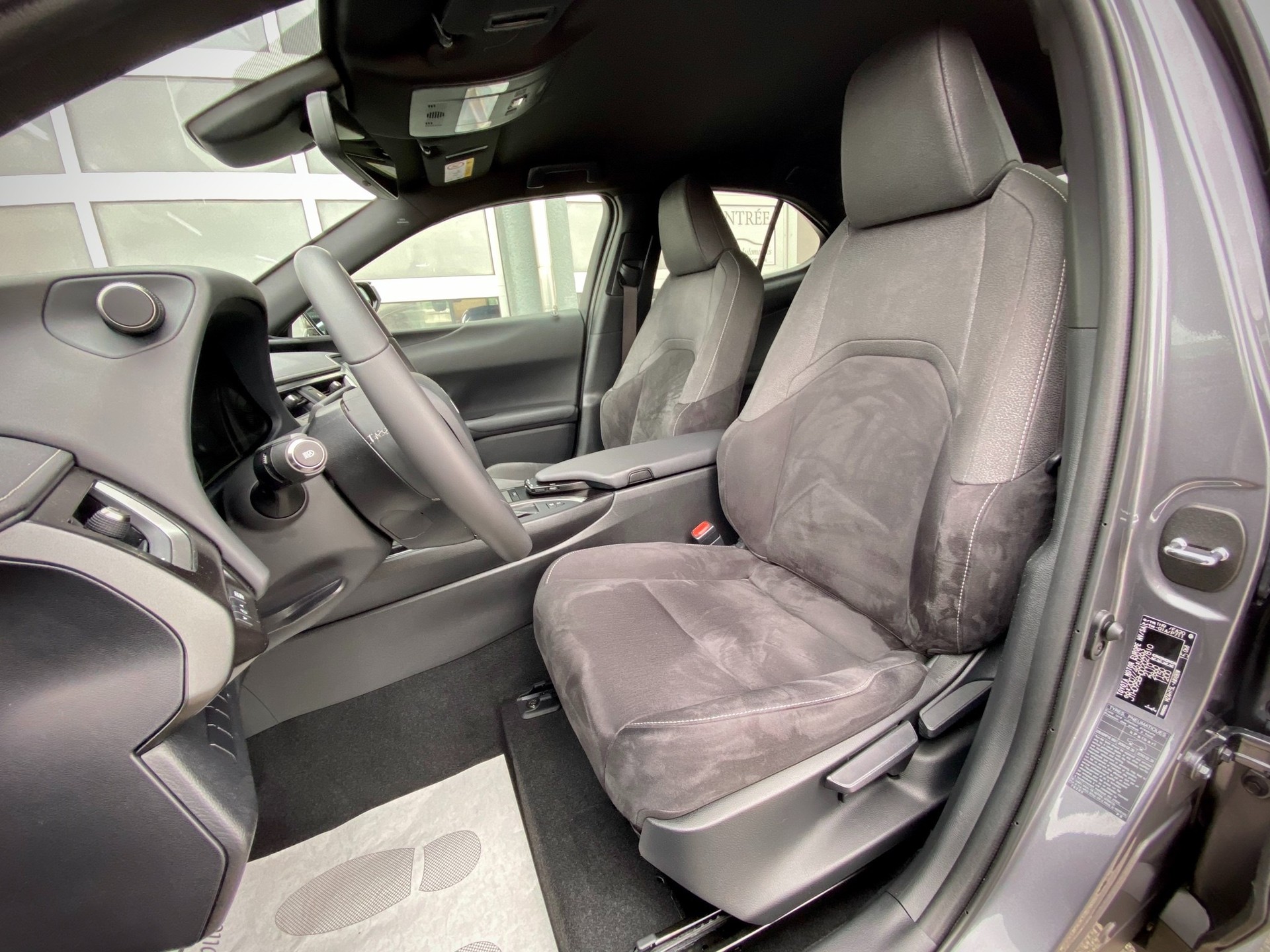 LEXUS UX 250h Impression AWD Automatic - Véhicule Suisse (CH)-image-10