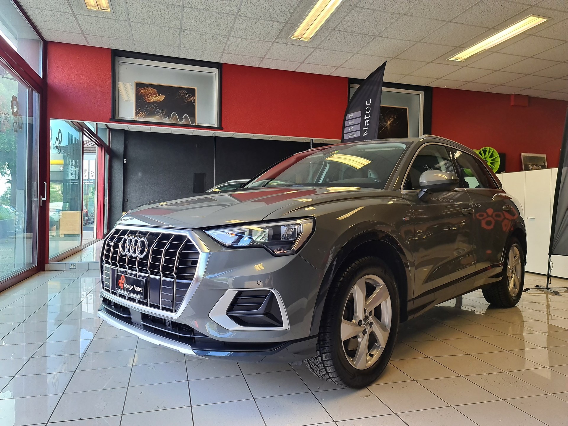 AUDI Q3 40 TDI advanced quattro S-tronic-image-2