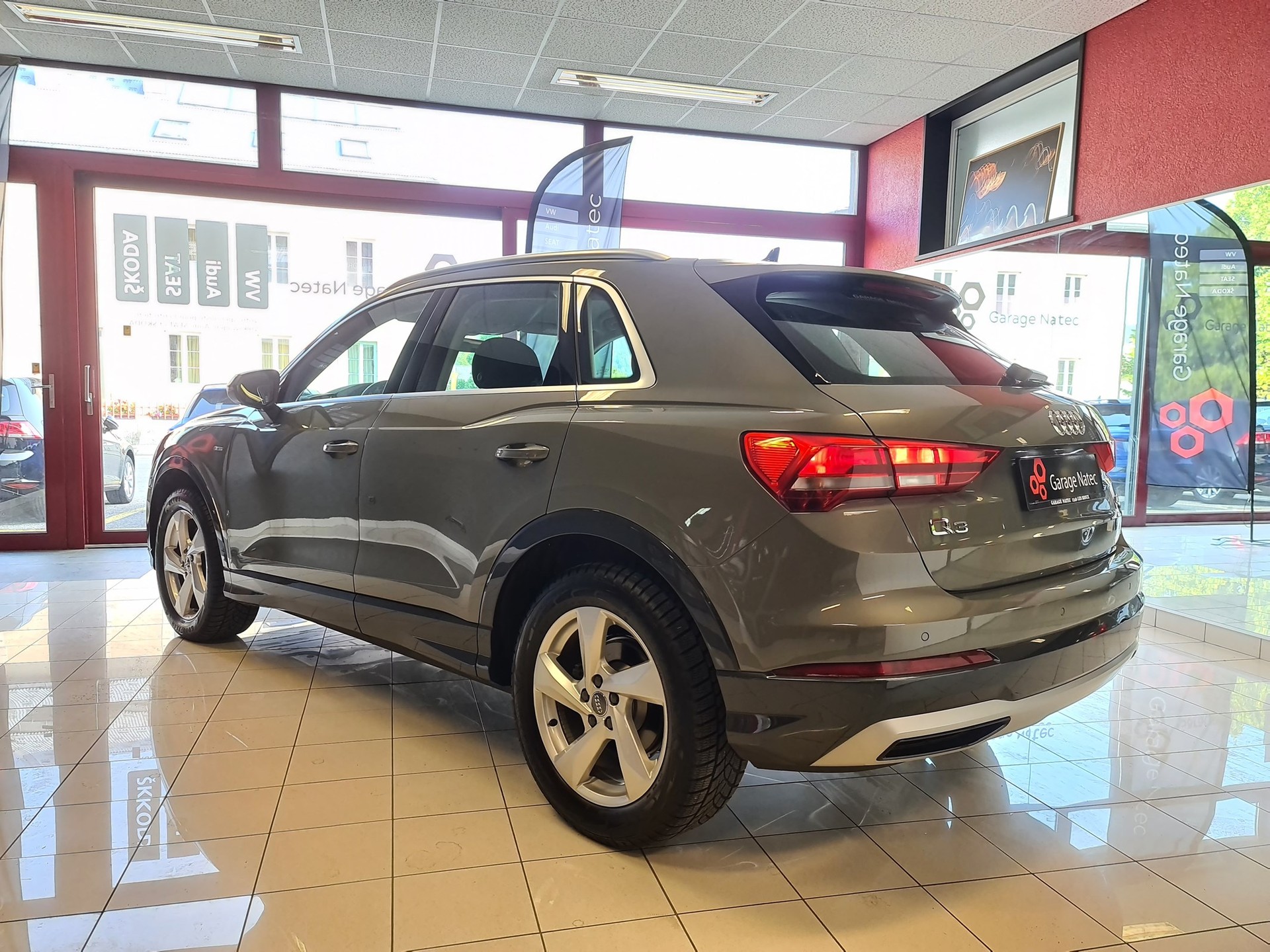 AUDI Q3 40 TDI advanced quattro S-tronic-image-5