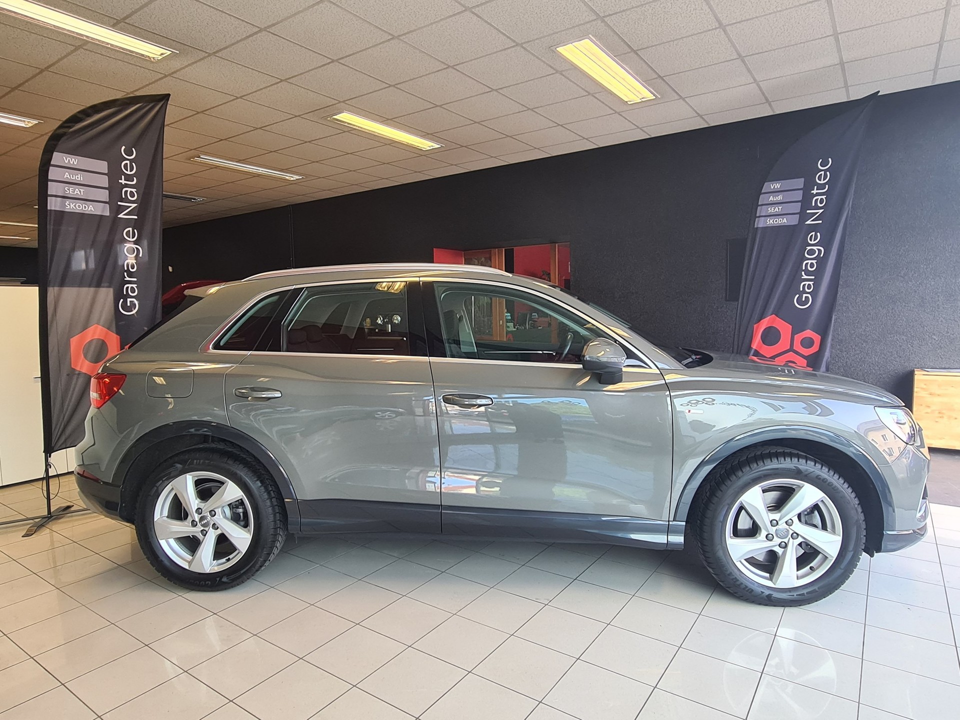 AUDI Q3 40 TDI advanced quattro S-tronic-image-8