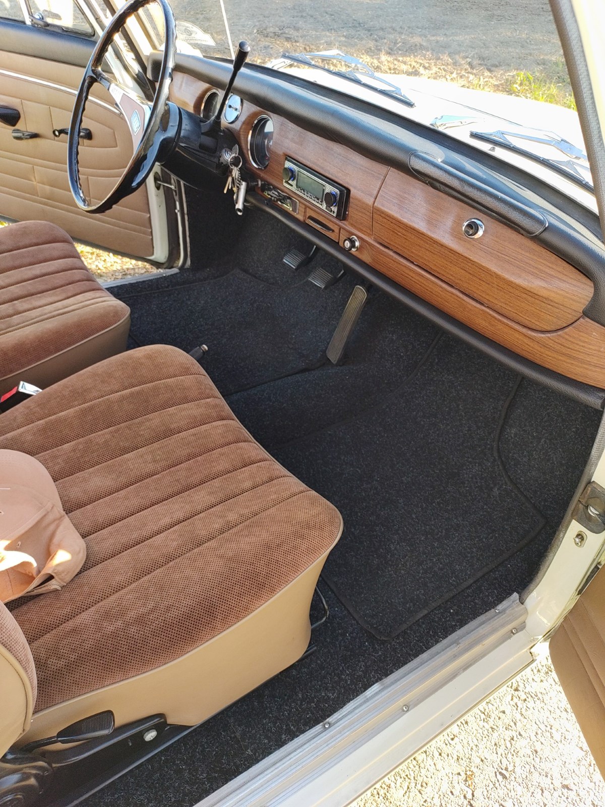 AUDI 60 L-image-8
