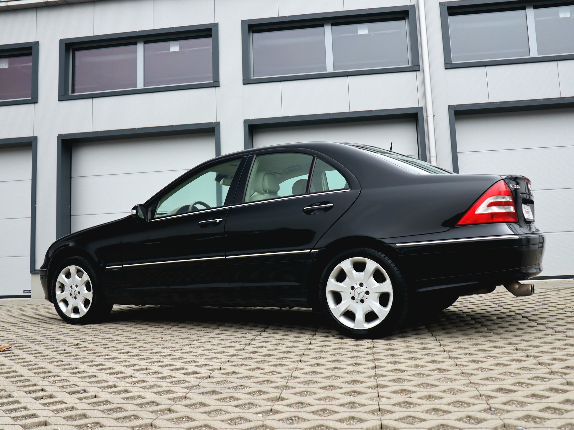 MERCEDES-BENZ C 350 4Matic Automatic (CH)-image-3