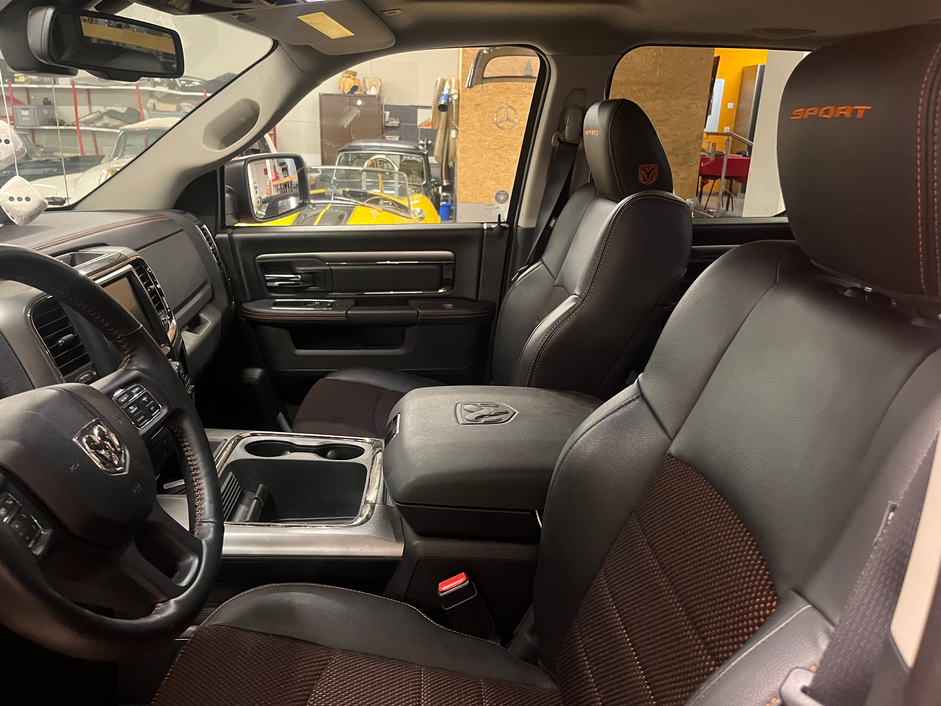 DODGE RAM Sport Crew Cab, limited Edition! Topausstattung-image-7