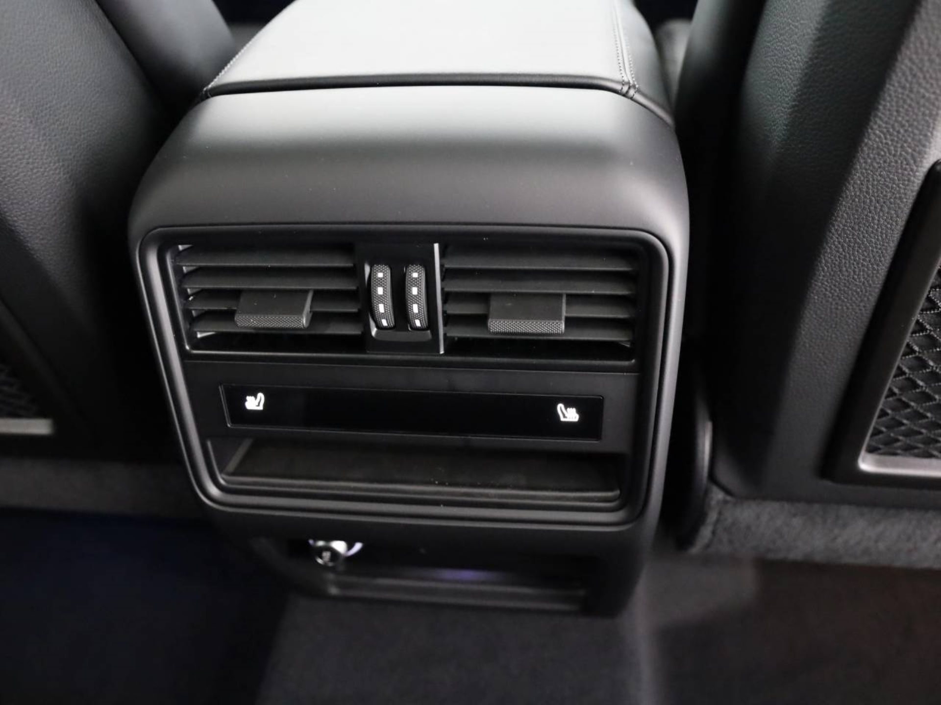 PORSCHE Cayenne E-Hybrid Coupé-image-19