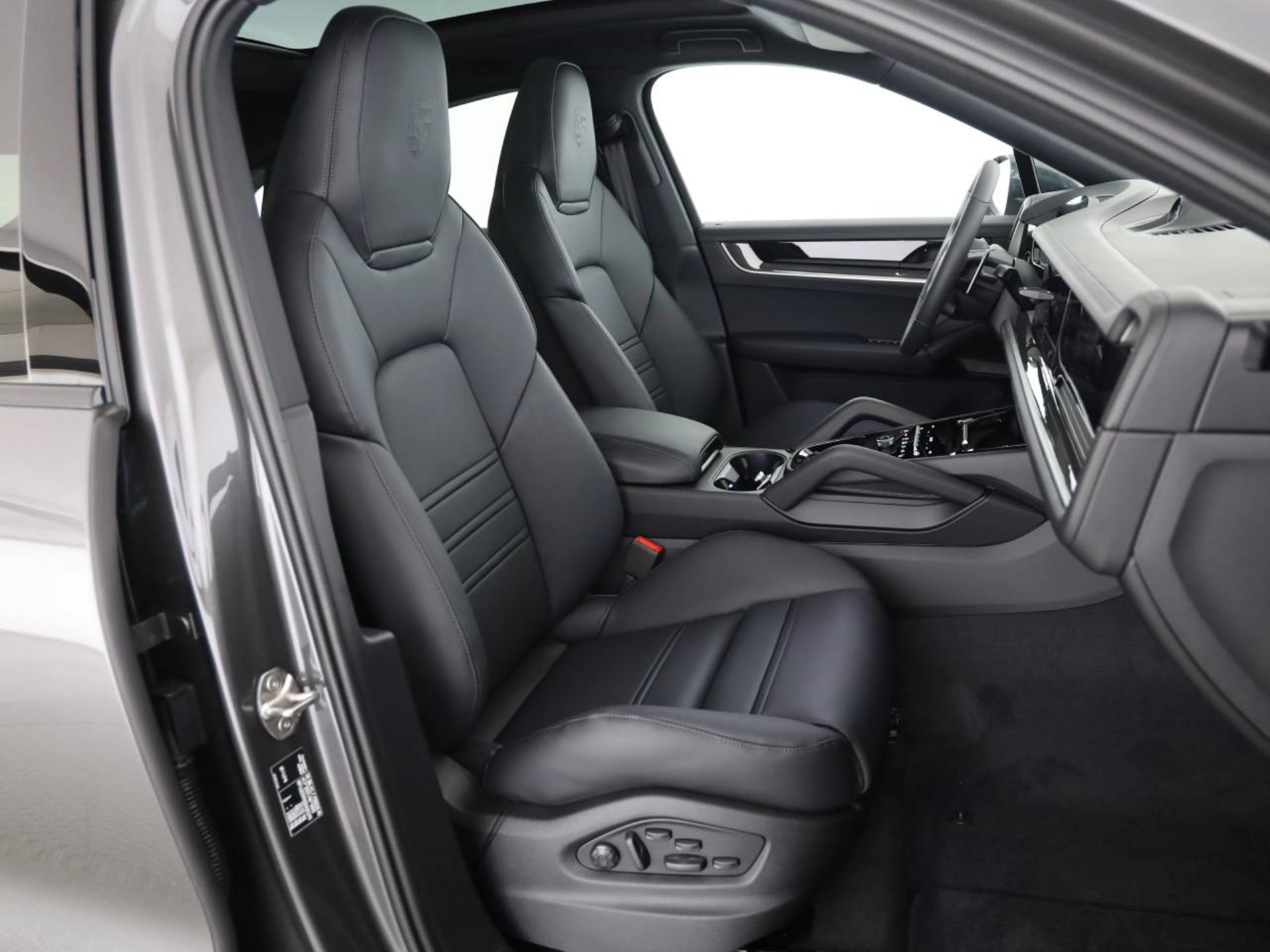 PORSCHE Cayenne E-Hybrid Coupé-image-15