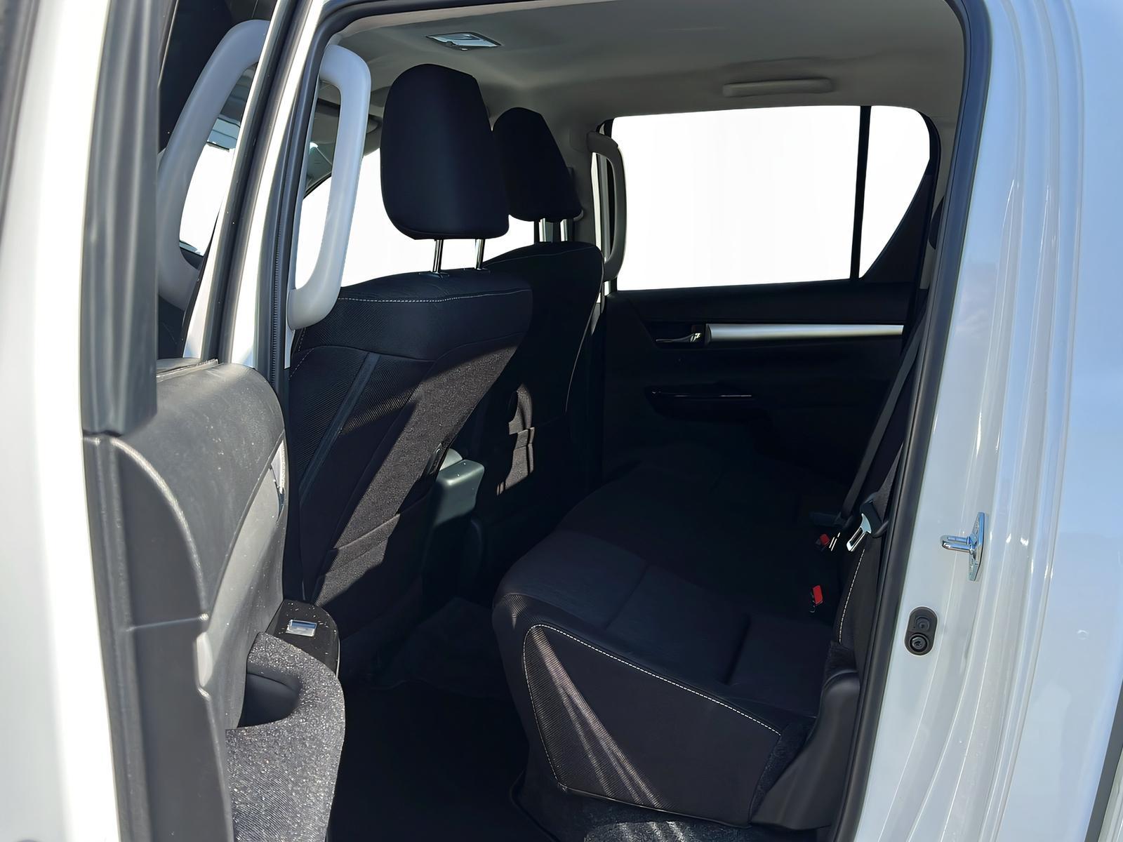 TOYOTA Hilux Double Cab.-Pick-up 2.8 D-4D 204 Style MHEV-image-18