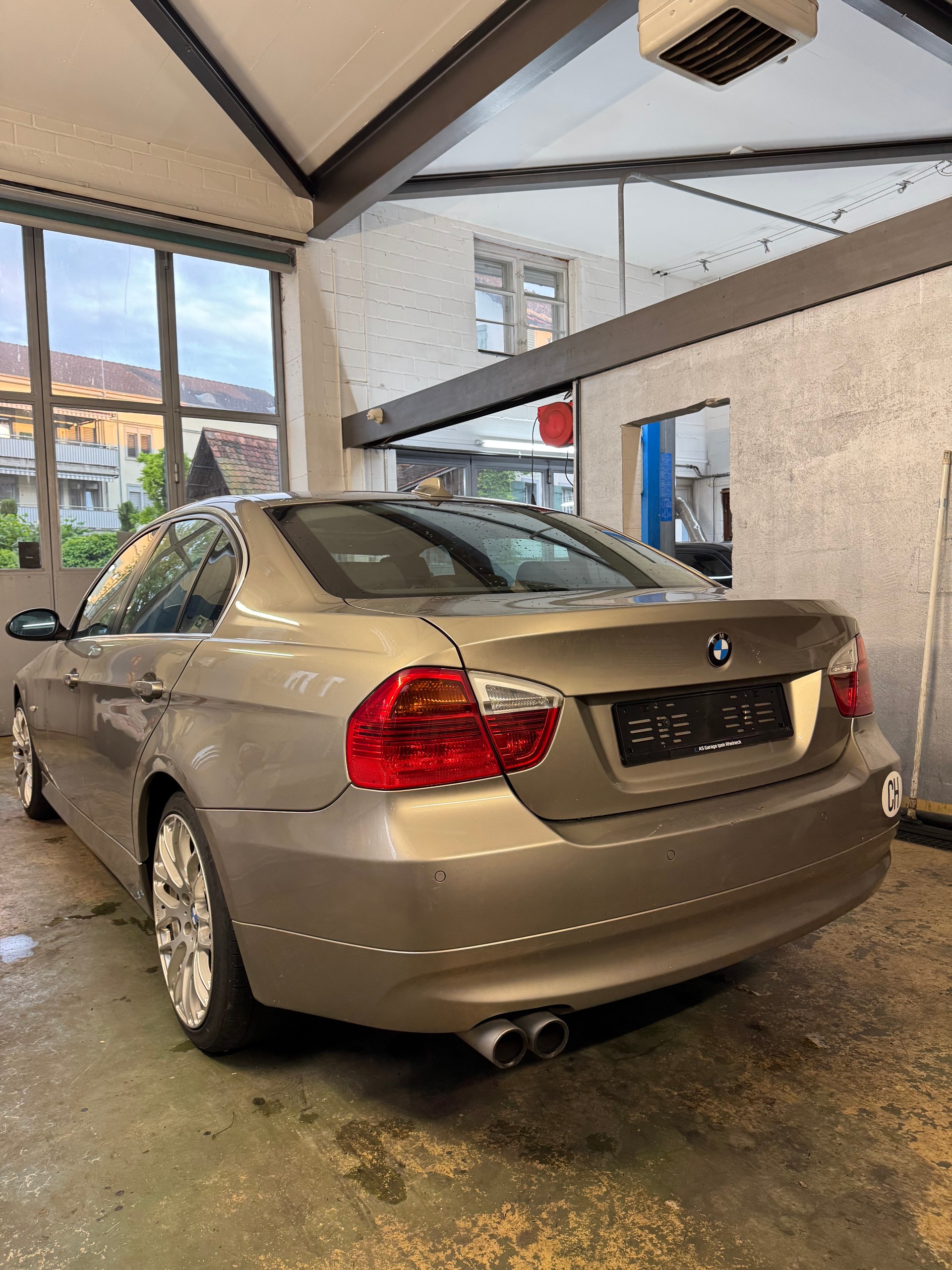 BMW 325i Steptronic-image-3