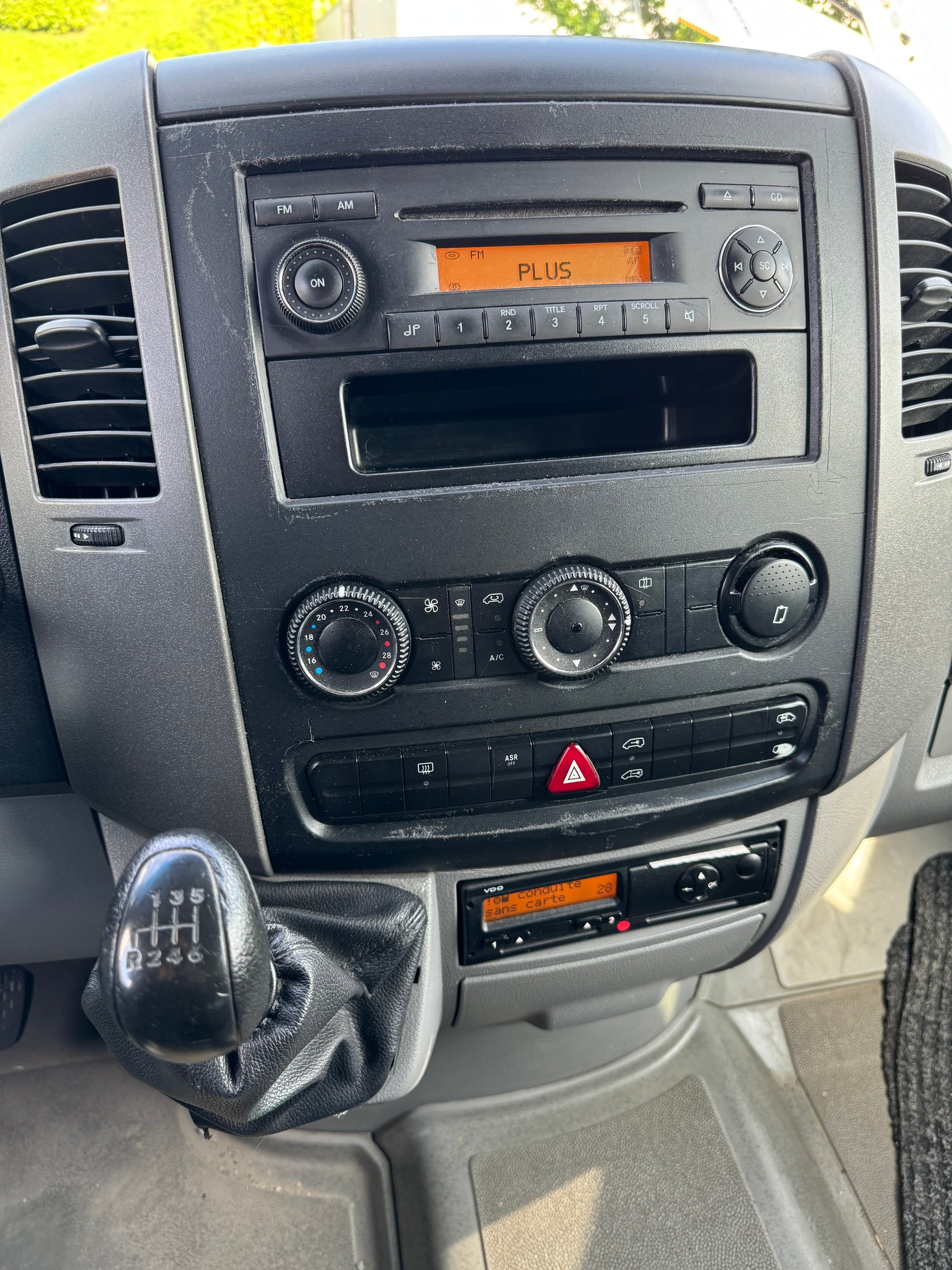 MERCEDES-BENZ 311 CDI-image-8