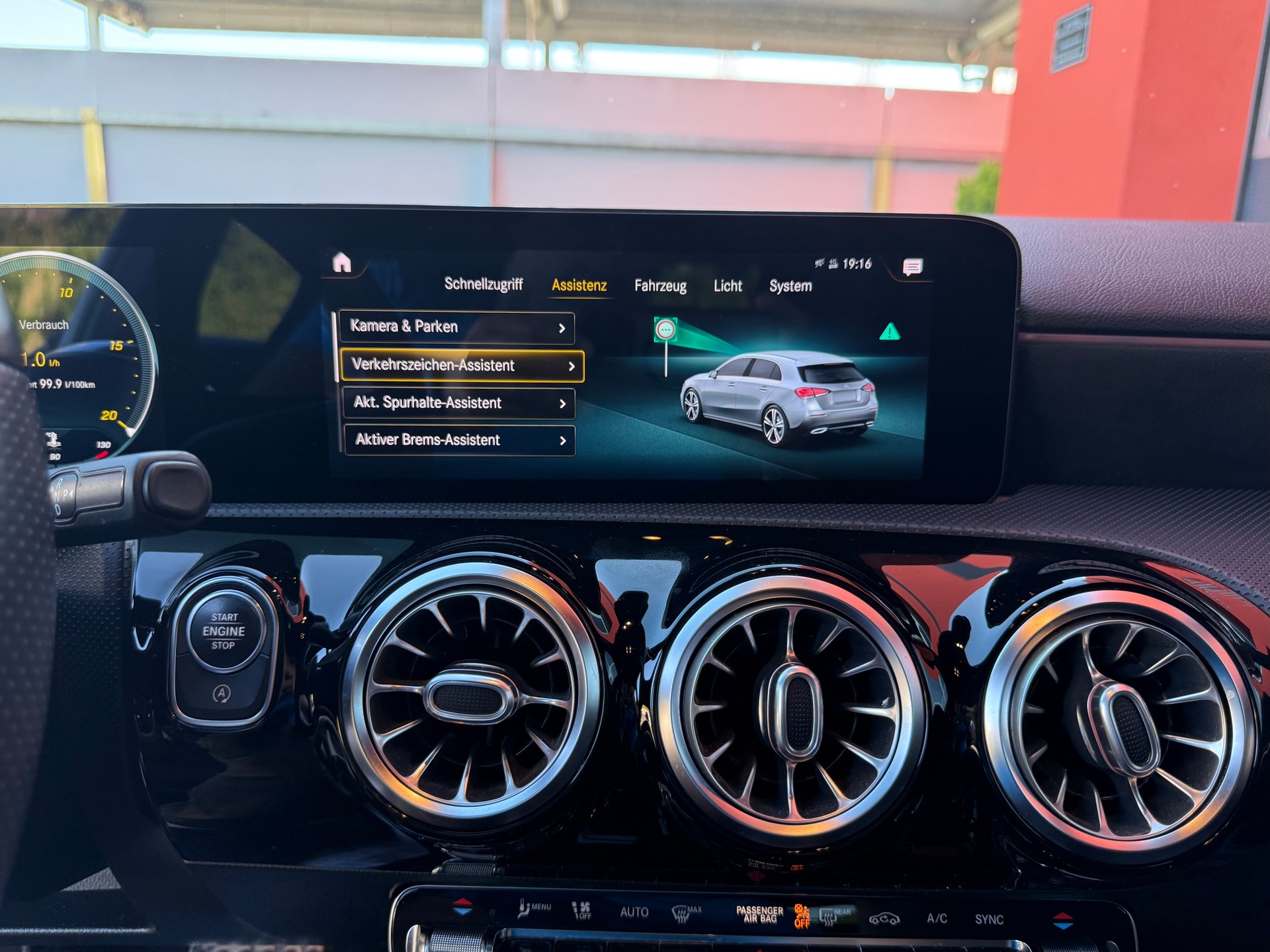 MERCEDES-BENZ A 250 4Matic AMG Line 4Matic 7G-DCT-image-8