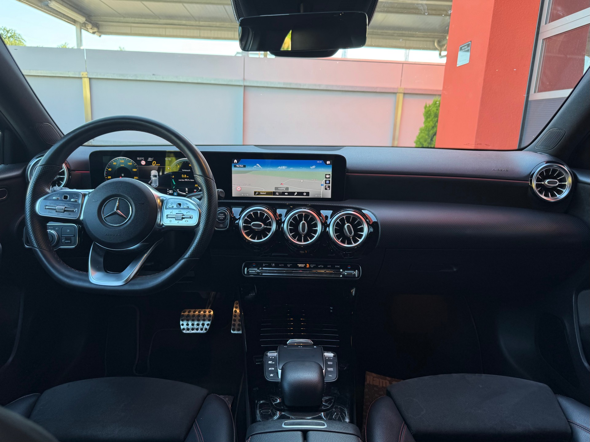 MERCEDES-BENZ A 250 4Matic AMG Line 4Matic 7G-DCT-image-5