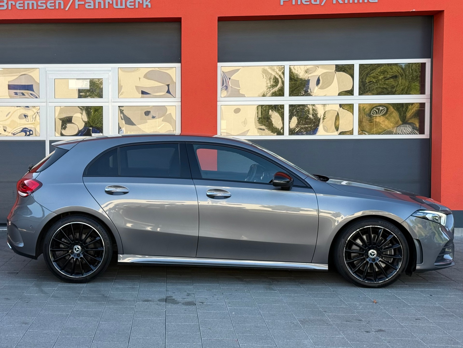MERCEDES-BENZ A 250 4Matic AMG Line 4Matic 7G-DCT-image-3
