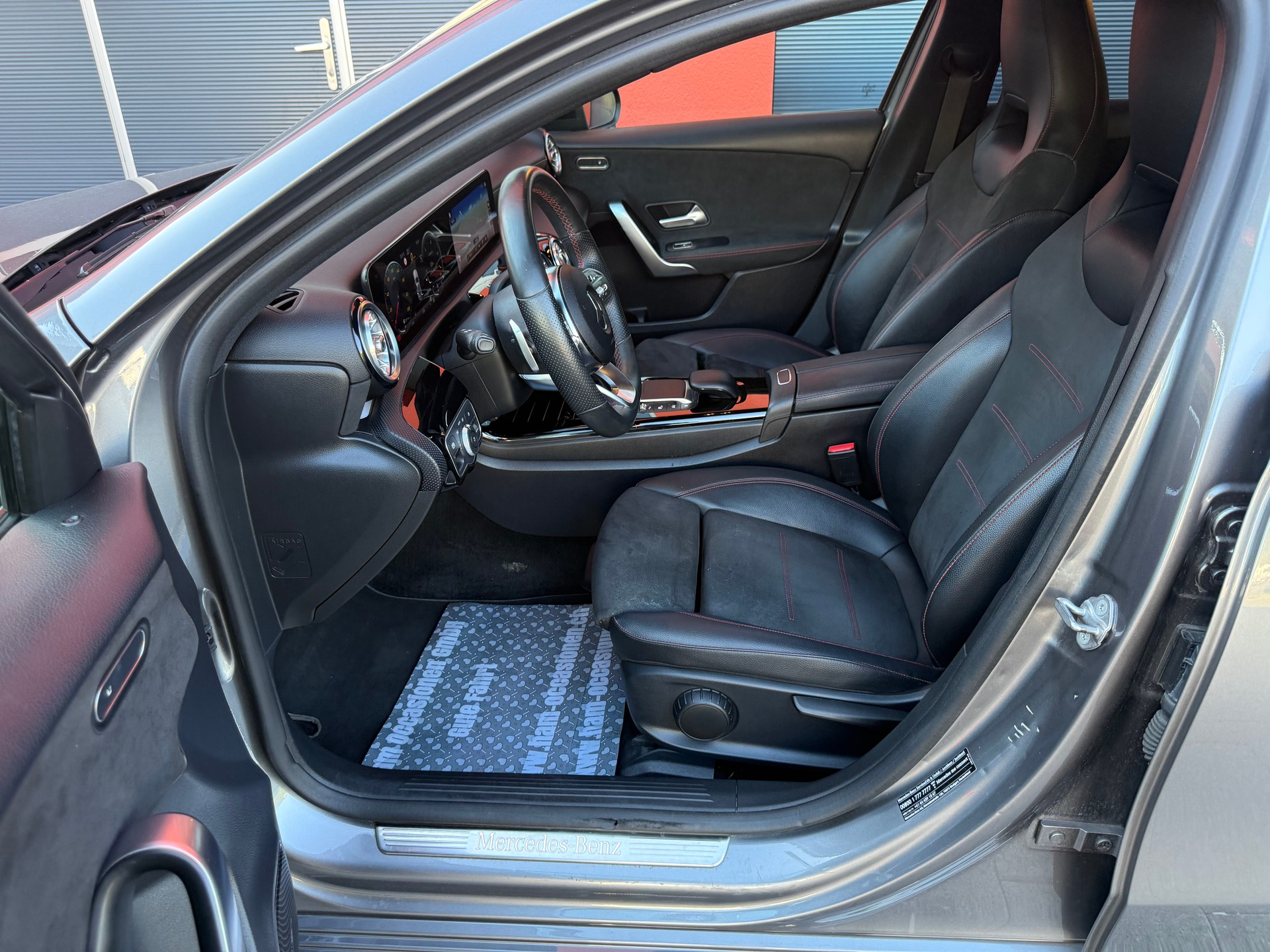 MERCEDES-BENZ A 250 4Matic AMG Line 4Matic 7G-DCT-image-10