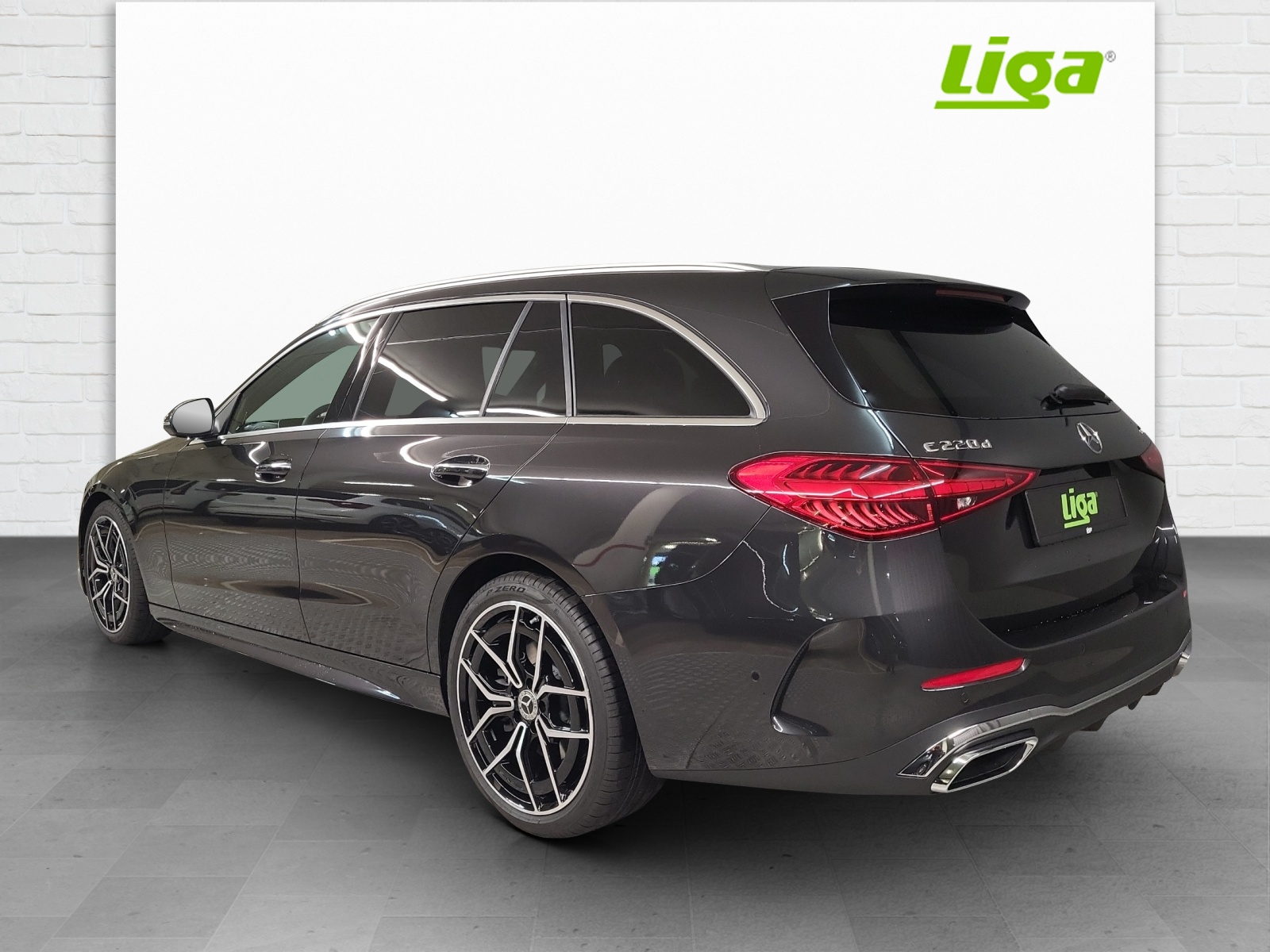 MERCEDES-BENZ C 220 d AMG Line 4Matic Swiss Star T-image-3